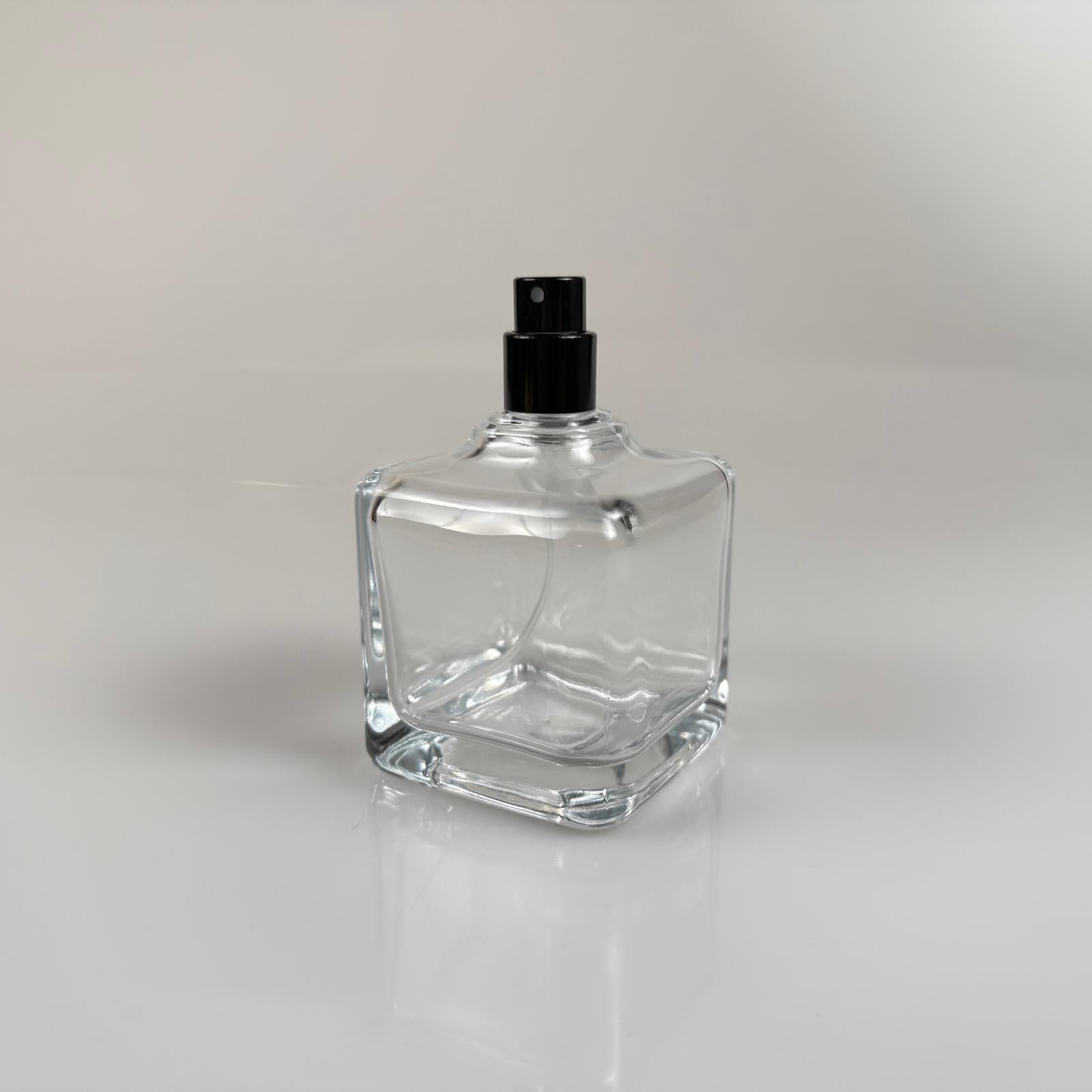 100 ML КВАДРАТЕН МОДЕЛ LURA БУТИЛКА ЗА ПАРФЮМ - ЧЕРЕН МЕТАЛЕН СПРЕЙ (15 MM УСТИЯ, ЛЕСНО ЗАТВАРЯНЕ С Щракване)