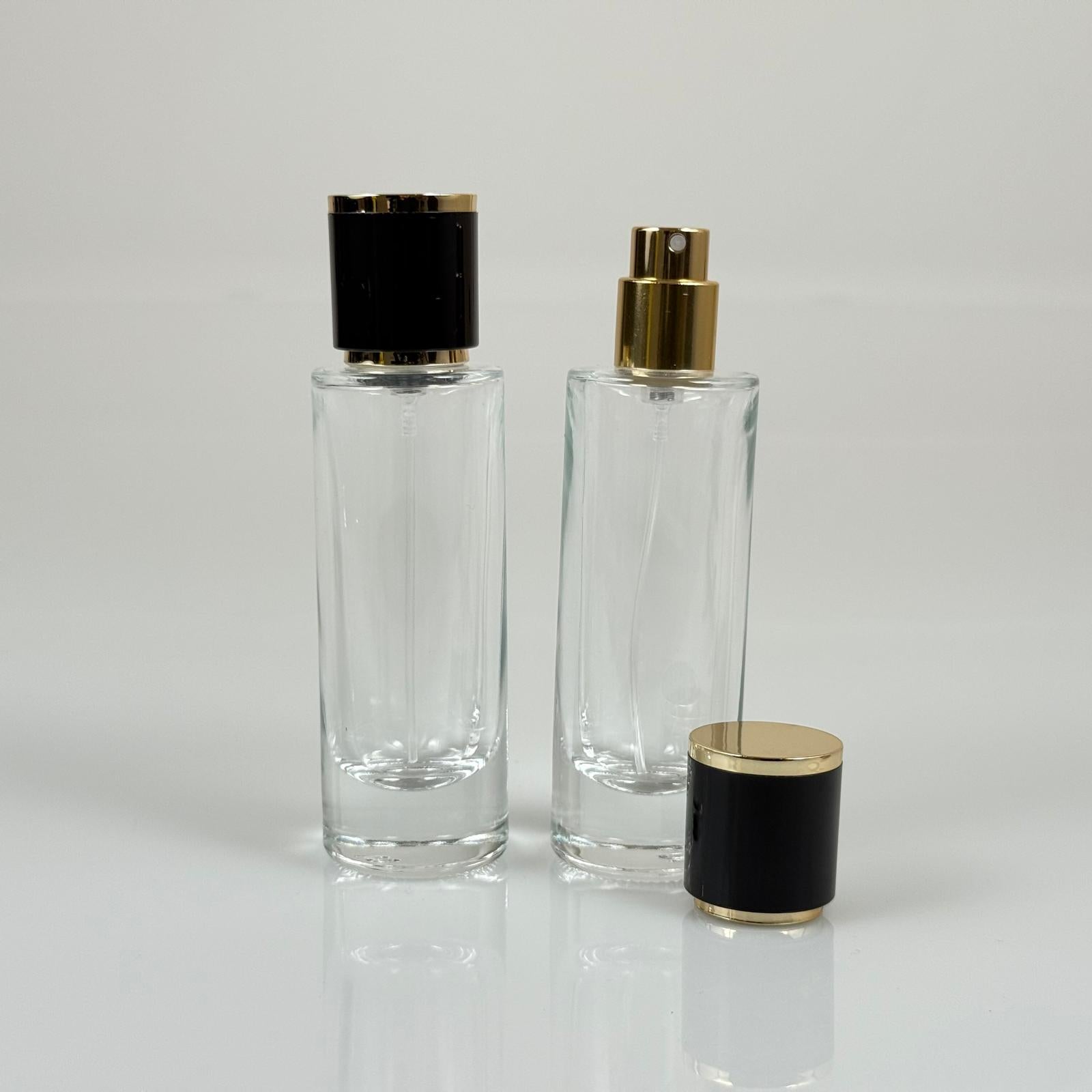 30 ML ЦИЛИНДРИЧЕН ДЪЛЪГ МОДЕЛ ФЛАКОН ЗА ПАРФЮМ - ЗЛАТЕН МЕТАЛЕН СПРЕЙ + ЗЛАТНО ЧЕРНА КАПАЧКА (15 ММ УСТИЯ, ЛЕСНО ЗАТВАРЯНЕ С Щракване)