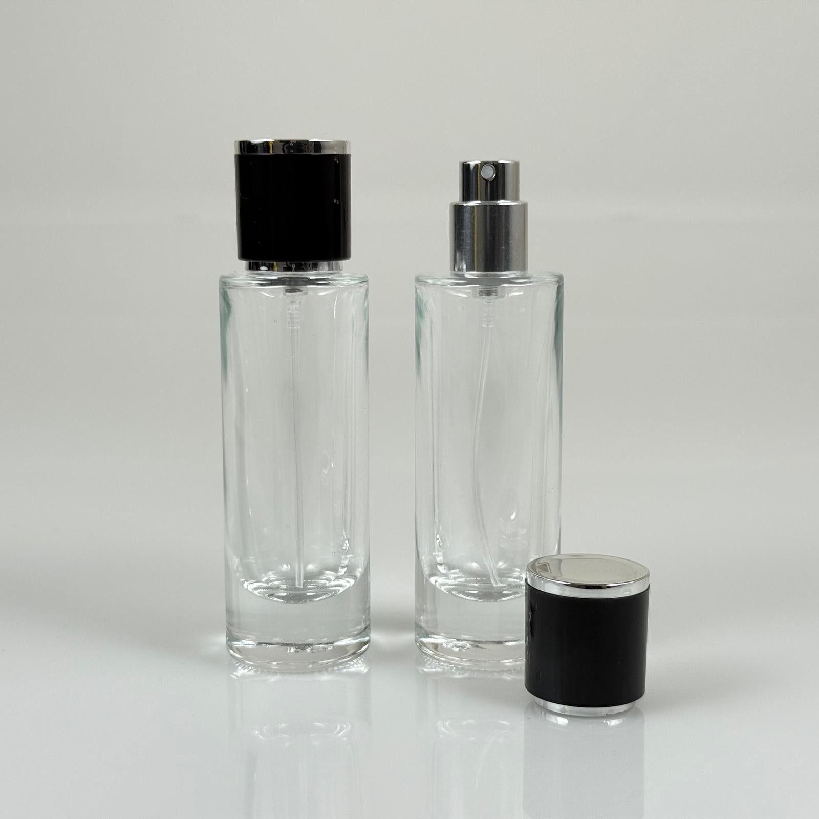30 ML ЦИЛИНДРИЧЕН ДЪЛЪГ МОДЕЛ ФЛАКОН ЗА ПАРФЮМ - СРЕБРИСТ МЕТАЛЕН СПРЕЙ + СРЕБРИСТНО ЧЕРНА КАПАЧКА (15 ММ УСТИЕ, ЛЕСНО ЗАТВАРЯНЕ С Щракване)