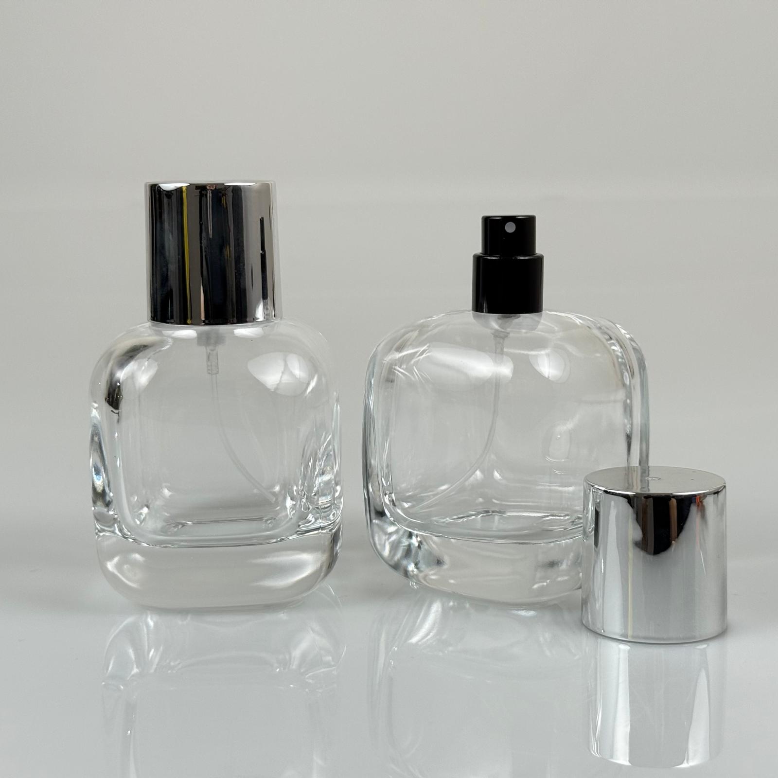 100 ML ЦИЛИНДРИЧЕН МОДЕЛ СЪРЦО ЗА ПАРФЮМ + ЧЕРЕН МЕТАЛЕН СПРЕЙ + СРЕБРИСТА ШИРОКА КАПАЧКА (15 MM УСТИЯ, ЛЕСНО ЗАТВАРЯНЕ С Щракване)