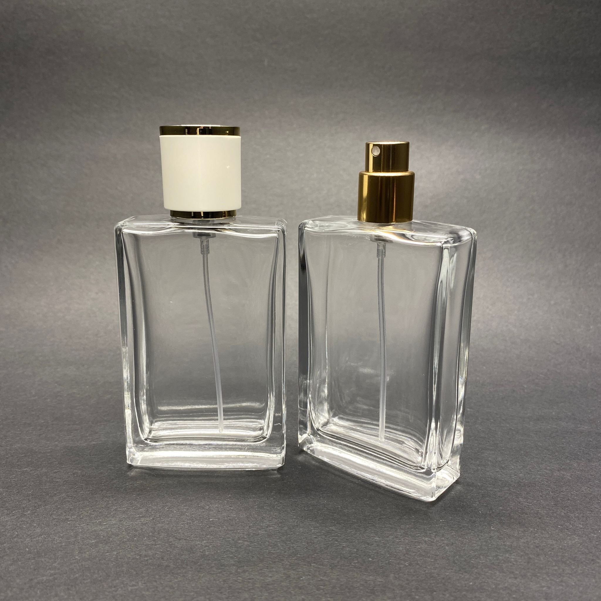 50 ML ПРАВОЪГЪЛНА БУТИЛКА ЗА ПАРФЮМ SOSSA - ЗЛАТЕН МЕТАЛЕН СПРЕЙ + ЗЛАТНО БЯЛА КАПАЧКА (15 MM УСТИЕ, ЛЕСНО ЗАТВАРЯНЕ С Щракване)