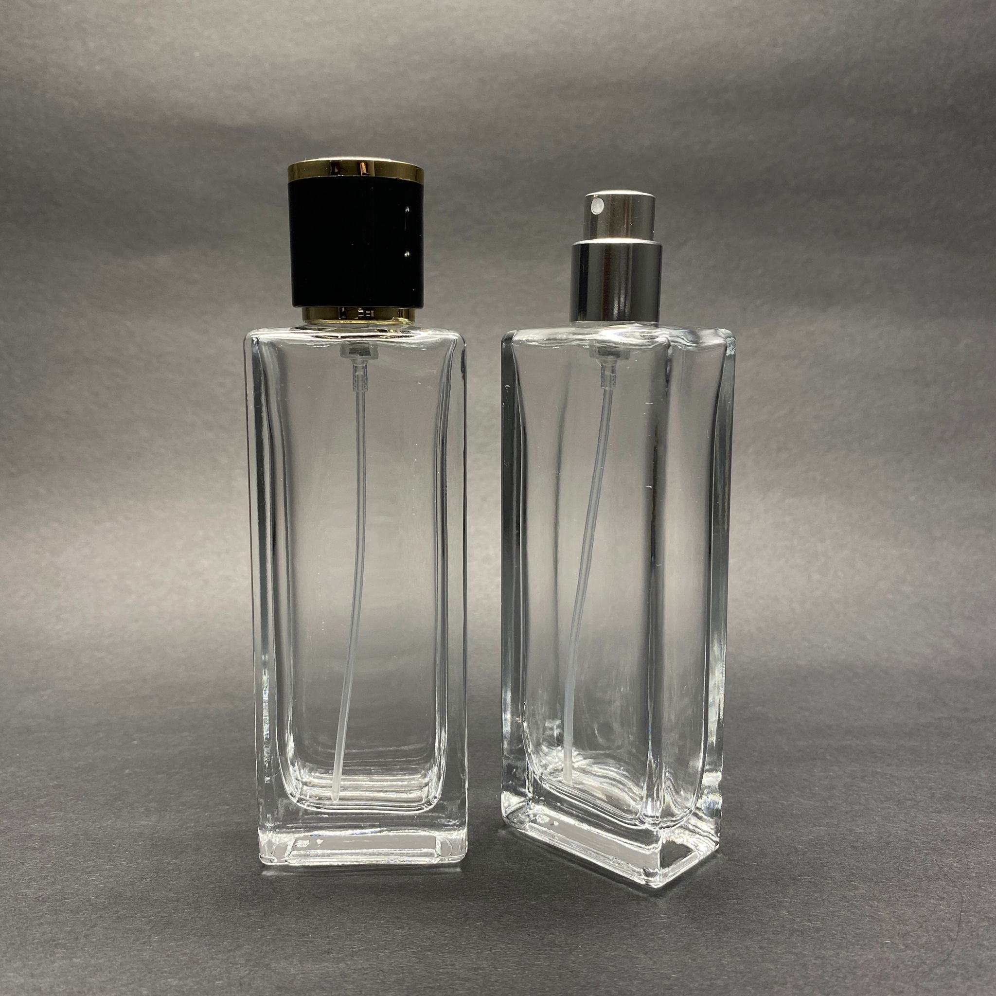50 ML ПРАВОЪГЪЛЕН МОДЕЛ FORTUNE TALL БУТИЛКА ЗА ПАРФЮМ - СРЕБРИСТ МЕТАЛЕН СПРЕЙ + ЗЛАТНО ЧЕРНА КАПАЧКА (15 MM УСТИЕ, ЛЕСНО ЗАТВАРЯНЕ С Щракване)