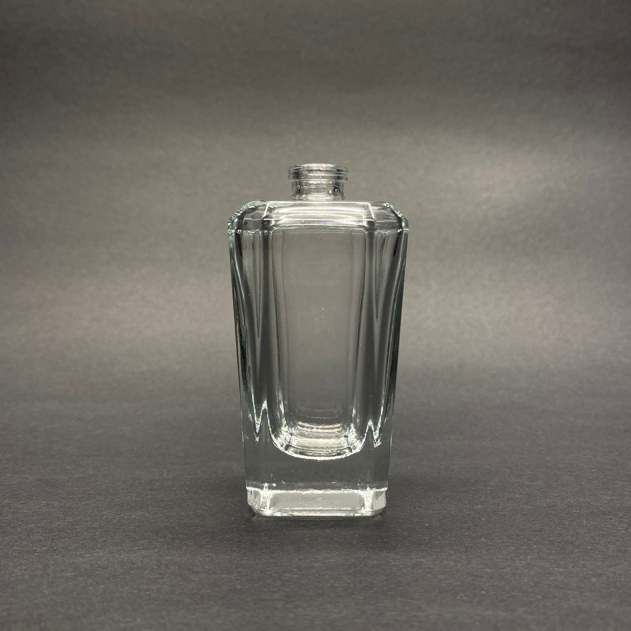 50 ML КВАДРАТЕН МОДЕЛ ЗА ПАРФЮМ MIRA - БЕЗ КАПАЧКА (15 ММ УСТИЕ, ЛЕСНО ЗАТВАРЯНЕ С Щракване)