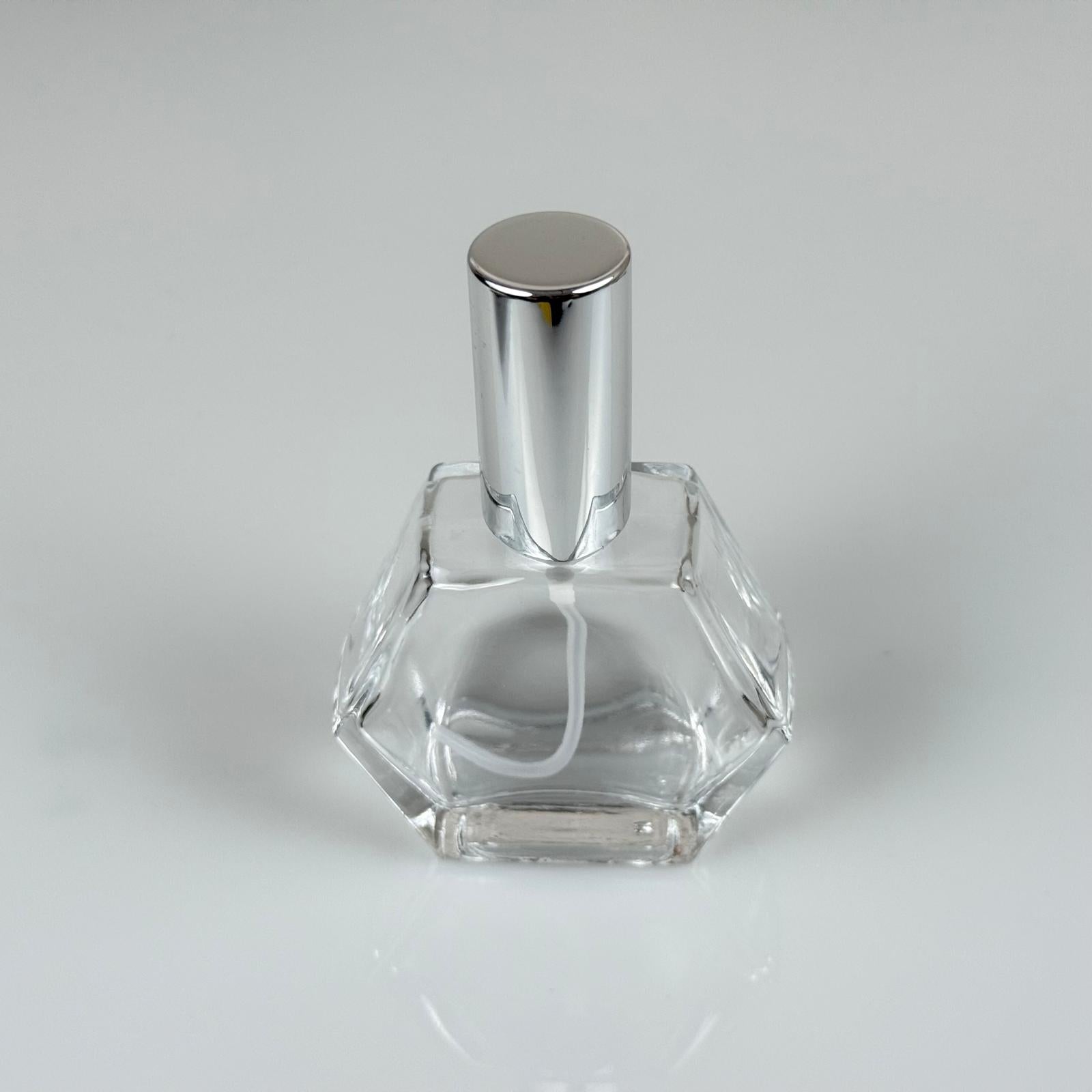 50 CC ШЕСТЪГЪЛНА СТЪКЛЕНА БУТИЛКА + СРЕБЪРЕН СПРЕЙ FISFIS - 50 ML ПОДАРЪК СТЪКЛЕНА БУТИЛКА ЗА ОДЕКОЛОН - ПОДАРЪК Бутилки за одеколон за СВАТБА, ГОДЕЖ, ОБЕЩАНИЕ, КЪНА, ПОГРЕБЕНИЕ, ПРОМОЦИЯ, ПАРФЮМ