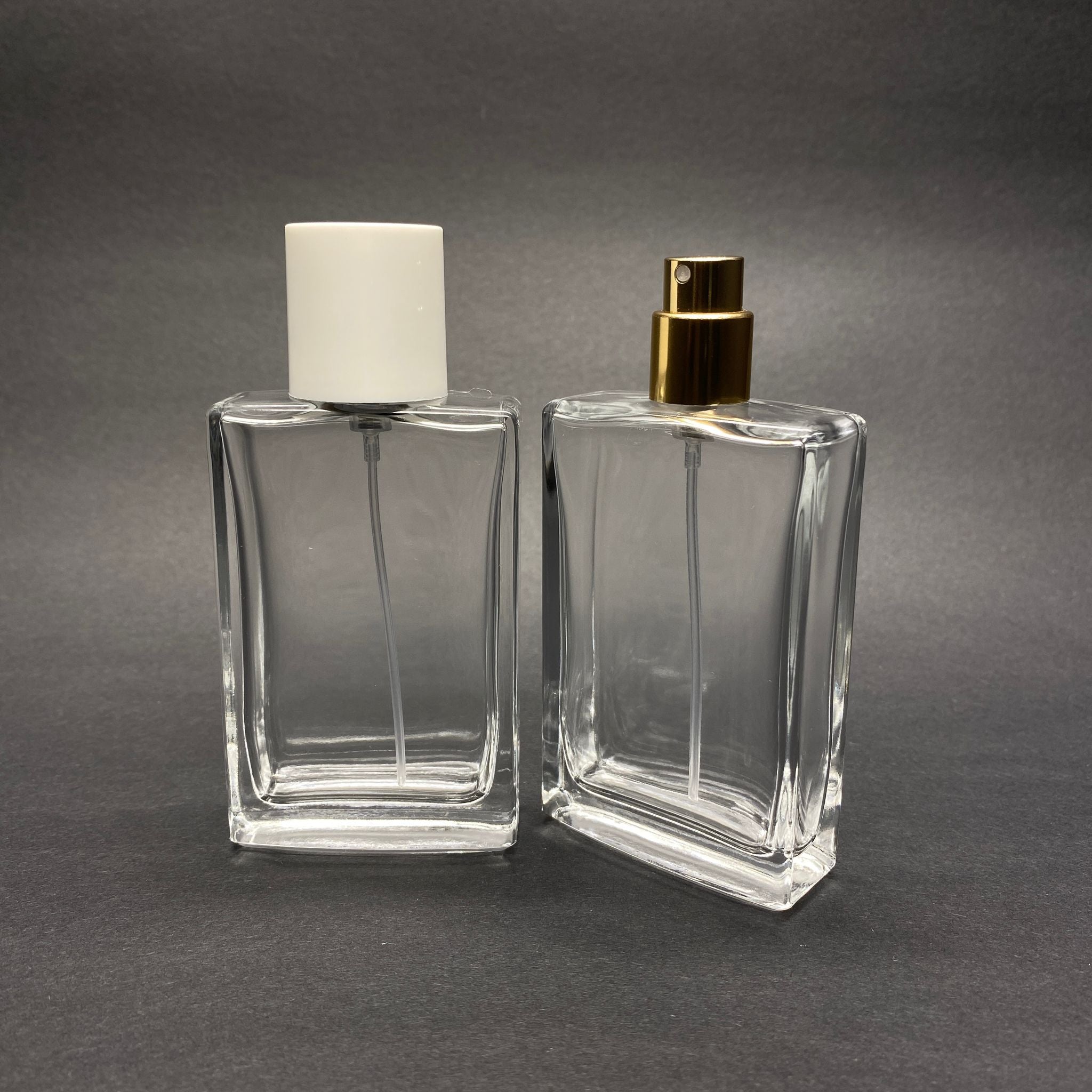 50 ML ПРАВОЪГЪЛНА БУТИЛКА ЗА ПАРФЮМ SOSSA - ЗЛАТЕН МЕТАЛЕН СПРЕЙ + БЯЛА КАПАЧКА (15 MM УСТИЕ, ЛЕСНО ЗАТВАРЯНЕ С Щракване)