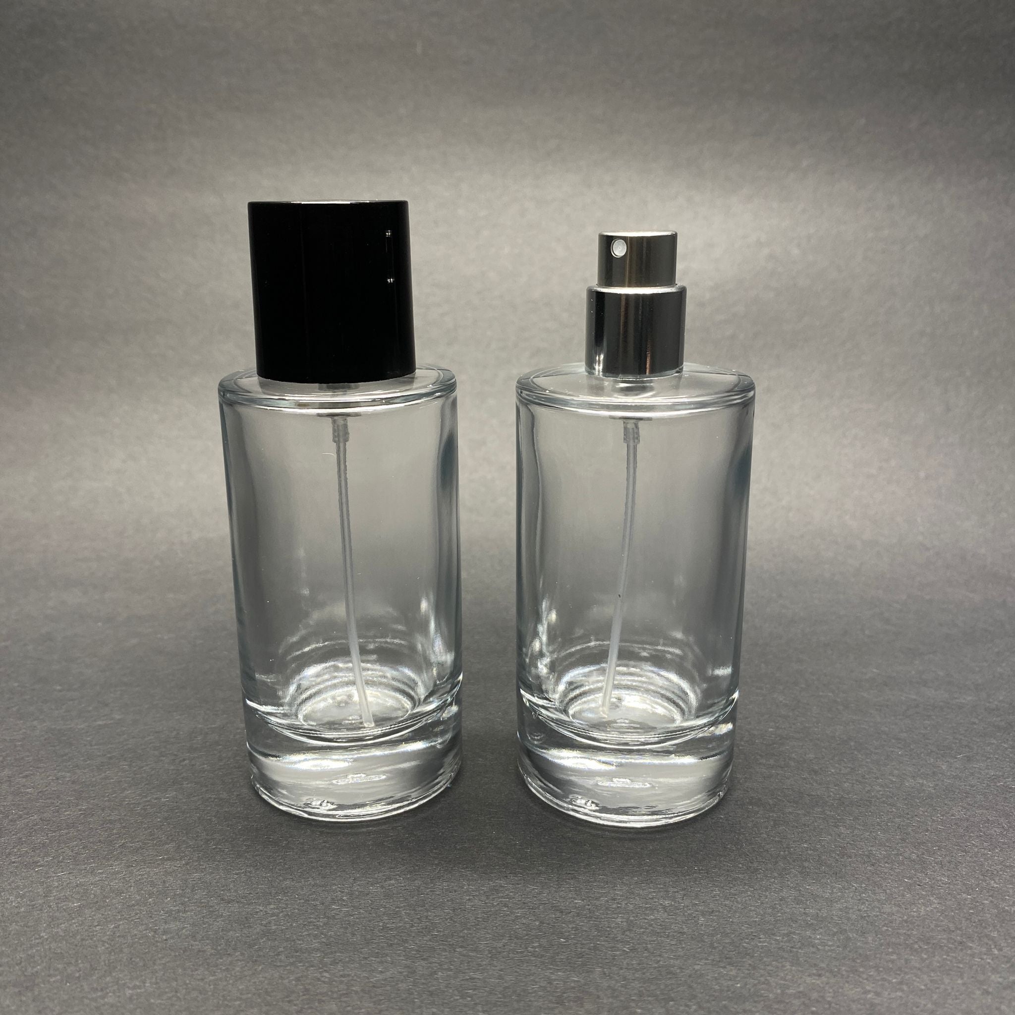 50 ML ЦИЛИНДРИЧЕН МОДЕЛ ЗА ПАРФЮМ MARS - СРЕБРИСТ МЕТАЛЕН СПРЕЙ + ЧЕРНА КАПАЧКА (15 MM УСТИЕ, ЛЕСНО ЗАТВАРЯНЕ С Щракване)