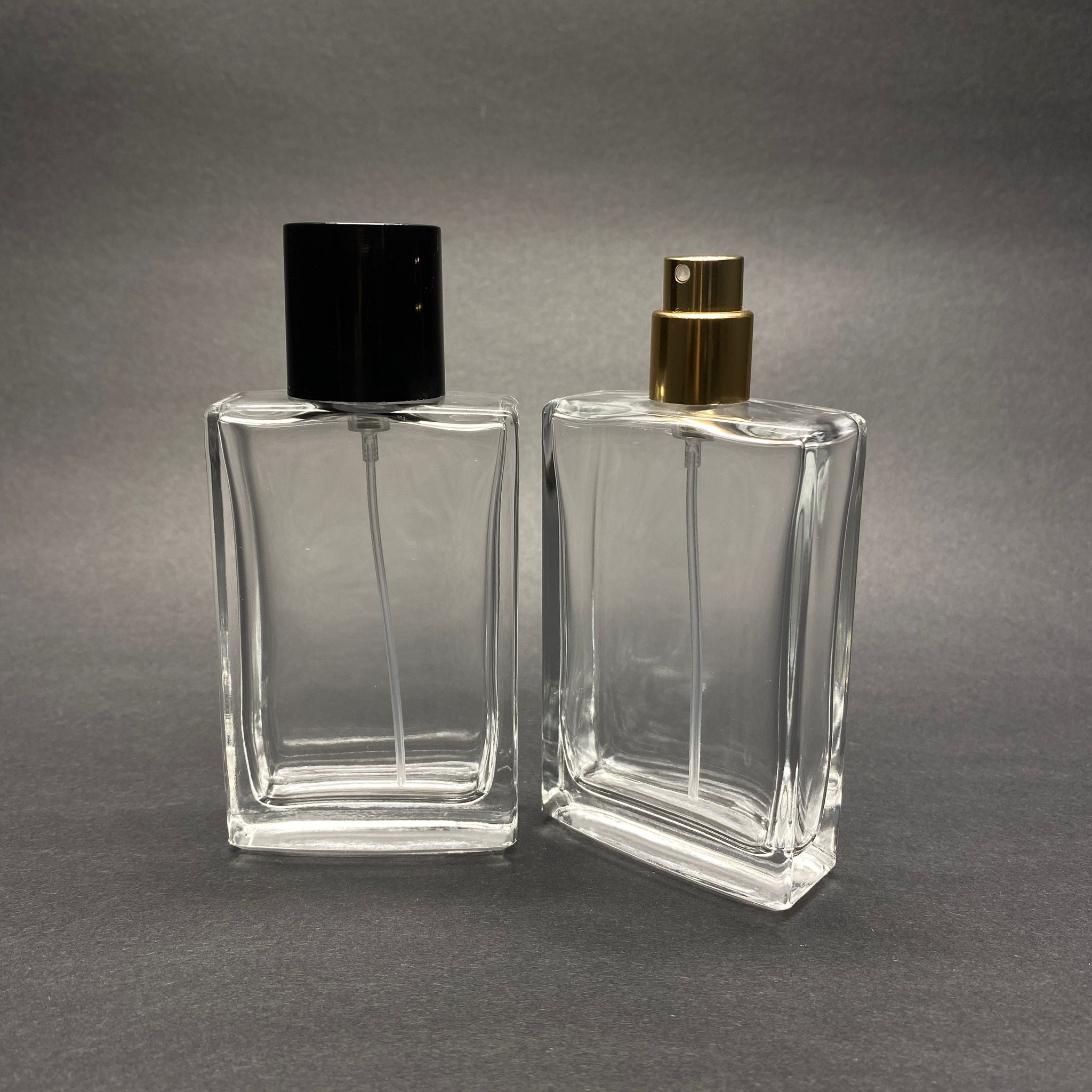 50 ML ПРАВОЪГЪЛНА БУТИЛКА ЗА ПАРФЮМ SOSSA - ЗЛАТЕН МЕТАЛЕН СПРЕЙ + ЧЕРНА КАПАЧКА (15 MM УСТИЕ, ЛЕСНО ЗАТВАРЯНЕ С Щракване)