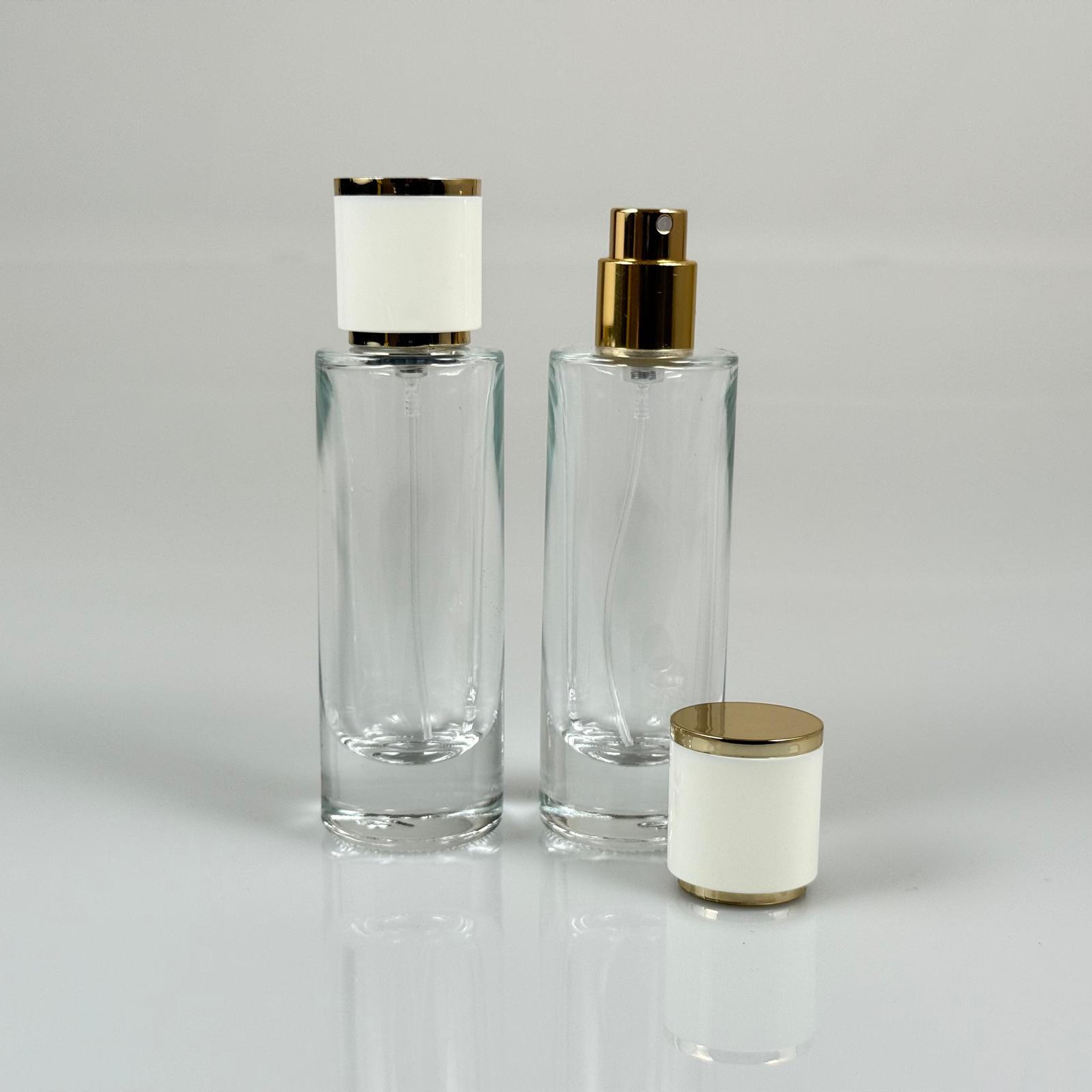 30 ML ЦИЛИНДРИЧЕН ДЪЛЪГ МОДЕЛ ФЛАКОН ЗА ПАРФЮМ - ЗЛАТЕН МЕТАЛЕН СПРЕЙ + ЗЛАТНО БЯЛА КАПАЧКА (15 ММ УСТИЕ, ЛЕСНО ЗАТВАРЯНЕ С Щракване)