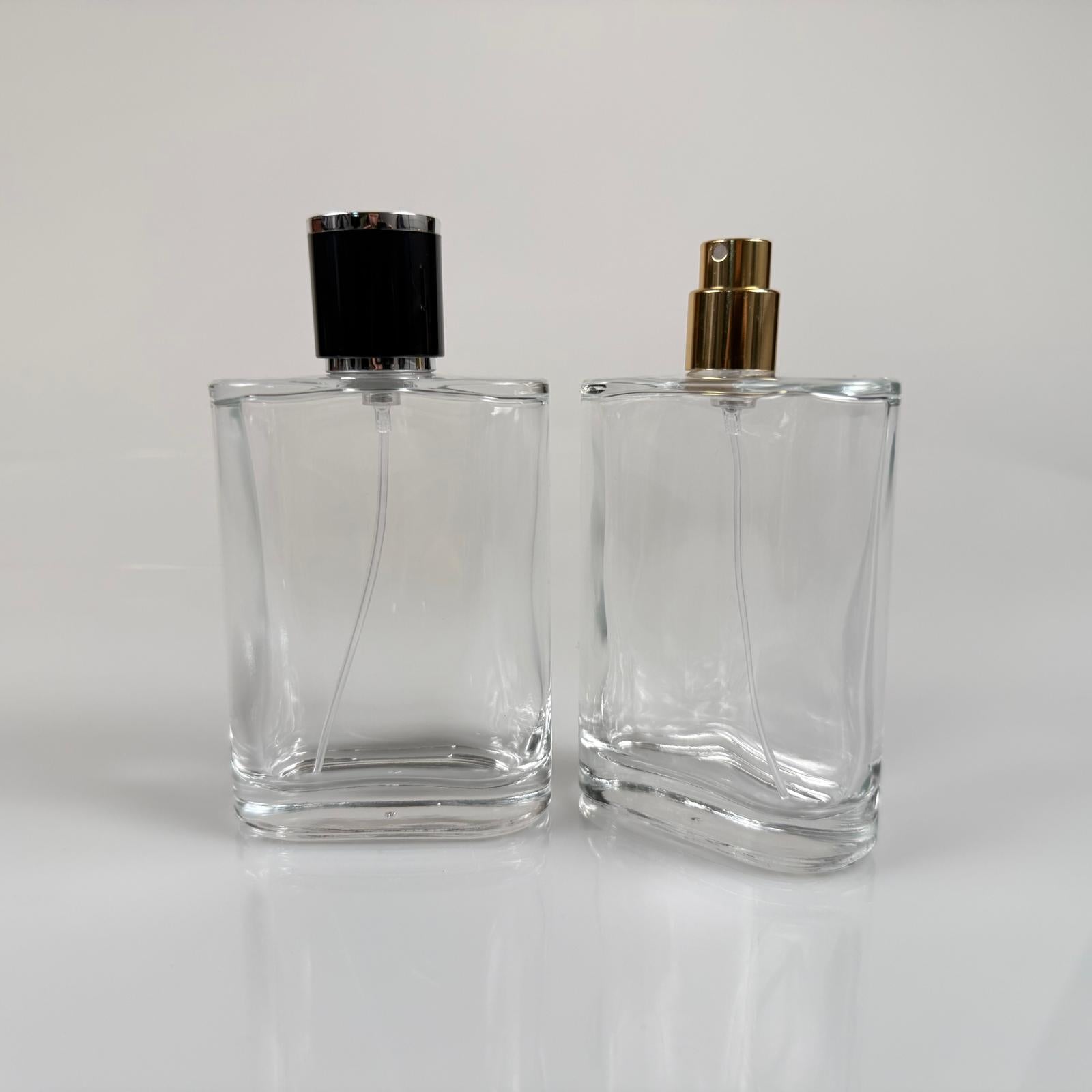 100 ML ПЛОСЪК МОДЕЛ CEO ПАРФЮМНА БУТИЛКА - ЗЛАТЕН МЕТАЛЕН СПРЕЙ + СРЕБРИСТНО ЧЕРНА КАПАЧКА (15 MM УСТИЕ, ЛЕСНО ЗАТВАРЯНЕ С Щракване)