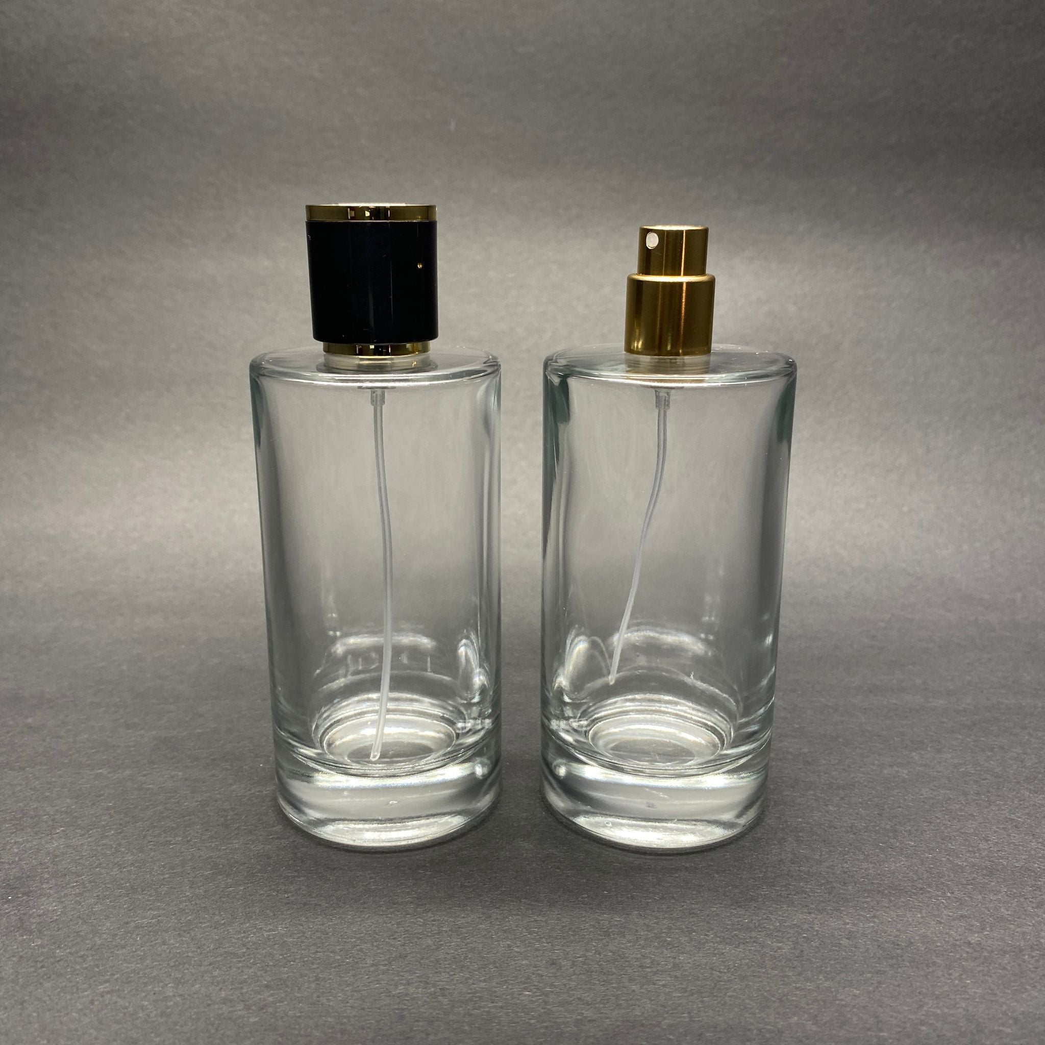 100 ML ЦИЛИНДРИЧЕН МОДЕЛ ЗА ПАРФЮМ SAVAGE - ЗЛАТЕН МЕТАЛЕН СПРЕЙ + ЗЛАТНО ЧЕРНА КАПАЧКА (15 ММ УСТИЕ, ЛЕСНО ЗАТВАРЯНЕ С Щракване)