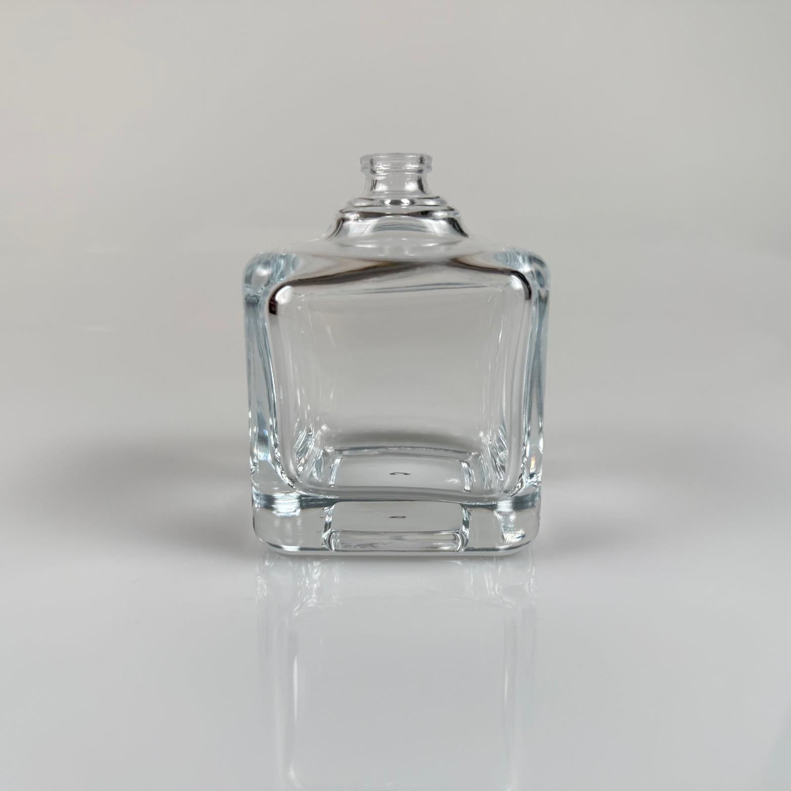 100 ML КВАДРАТЕН МОДЕЛ LURA БУТИЛКА ЗА ПАРФЮМ - БЕЗ КАПАЧКА (15 ММ УСТИЕ, ЛЕСНО ЗАТВАРЯНЕ С Щракване)