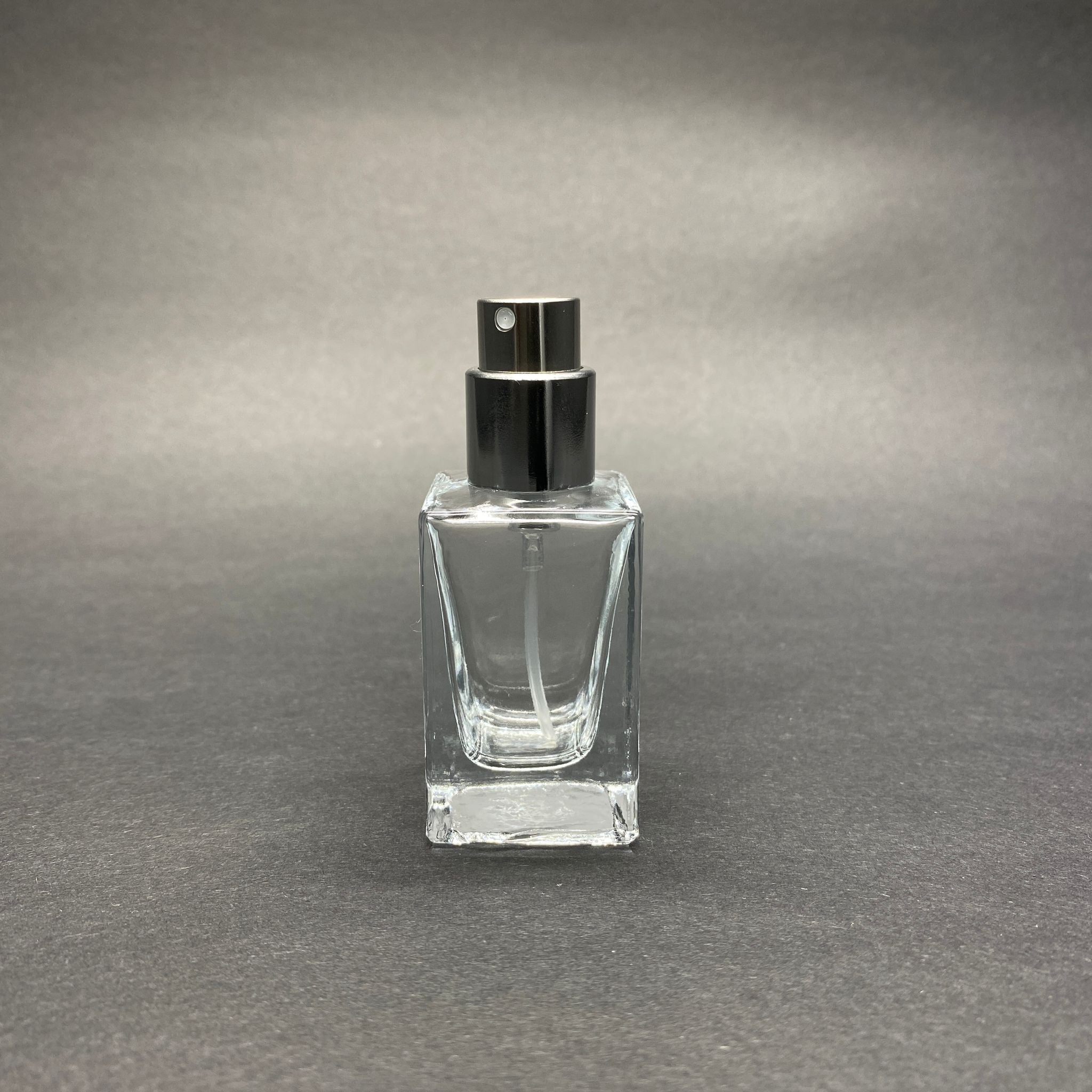 15 ML КВАДРАТЕН МОДЕЛ ЗА ПАРФЮМ BLOOM - СРЕБРИСТ МЕТАЛЕН СПРЕЙ (15 MM УСТИЯ, ЛЕСНО ЗАТВАРЯНЕ С Щракване)