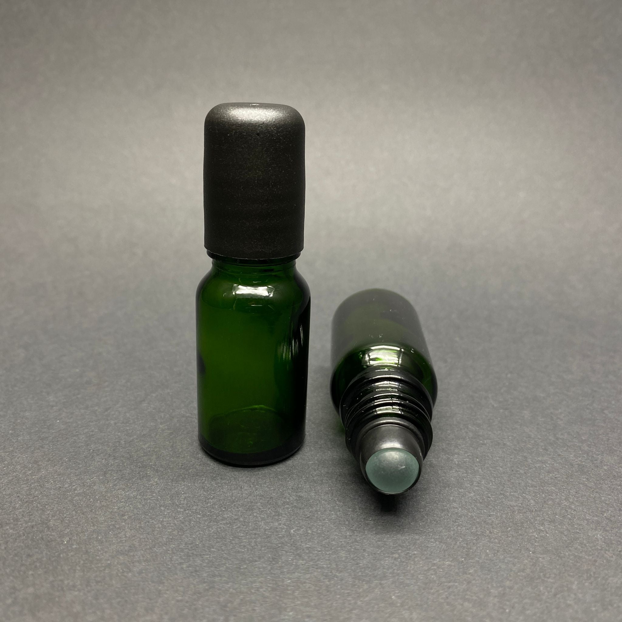 10 CC ЗЕЛЕНА СТЪКЛЕНА РОЛ-ОН БУТИЛКА - ЧЕРНА КАПАЧКА - 10 ML СТЪКЛЕНА ТОПЧЕТА БУТИЛКА - СТЪКЛЕНА РОЛ-ОН БУТИЛКА - СТЪКЛЕНА БУТИЛКА С ЕСЕНЦИЯ