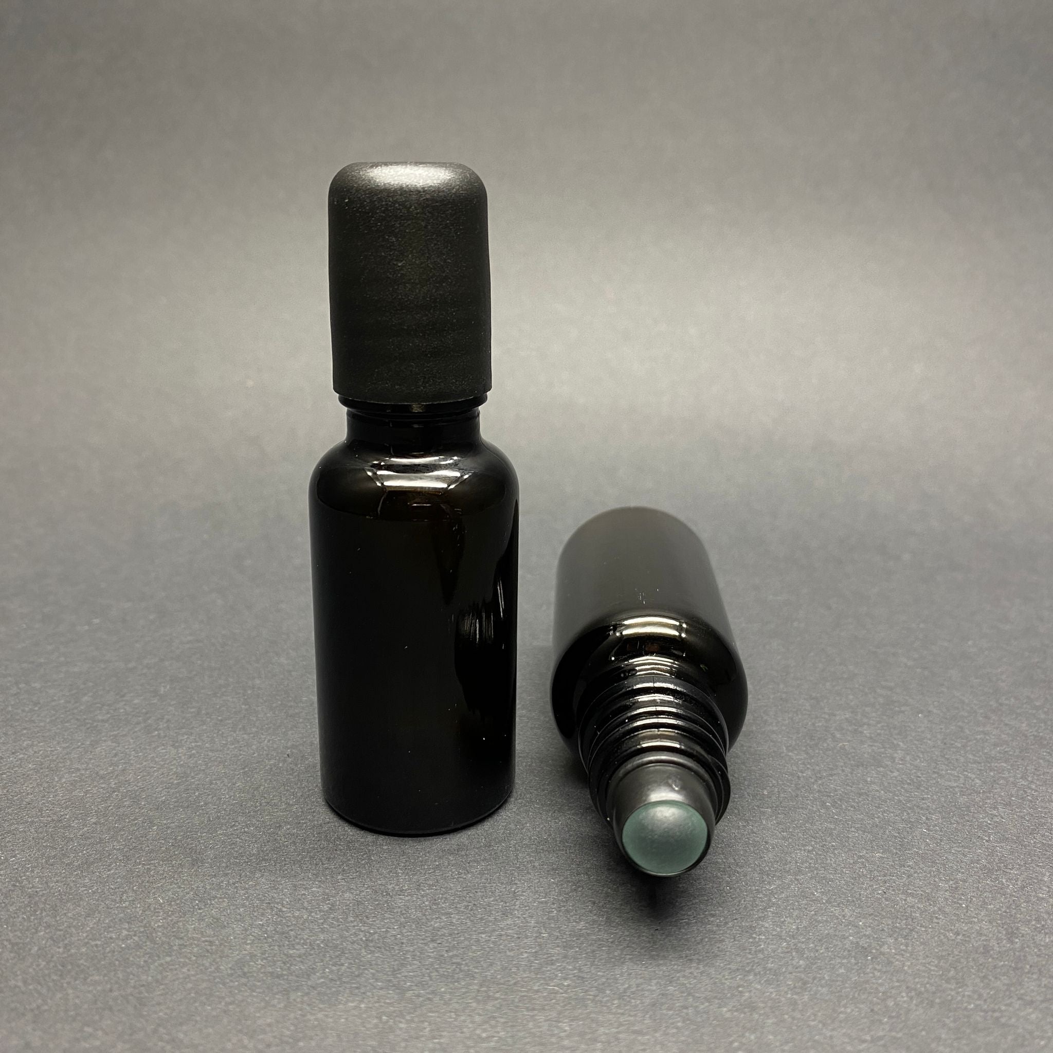 20 CC Тъмно кехлибарена стъклена ролкова бутилка - черна капачка - 20 ml стъклена бутилка с топка - стъклена ролкова бутилка - стъклена бутилка Essence