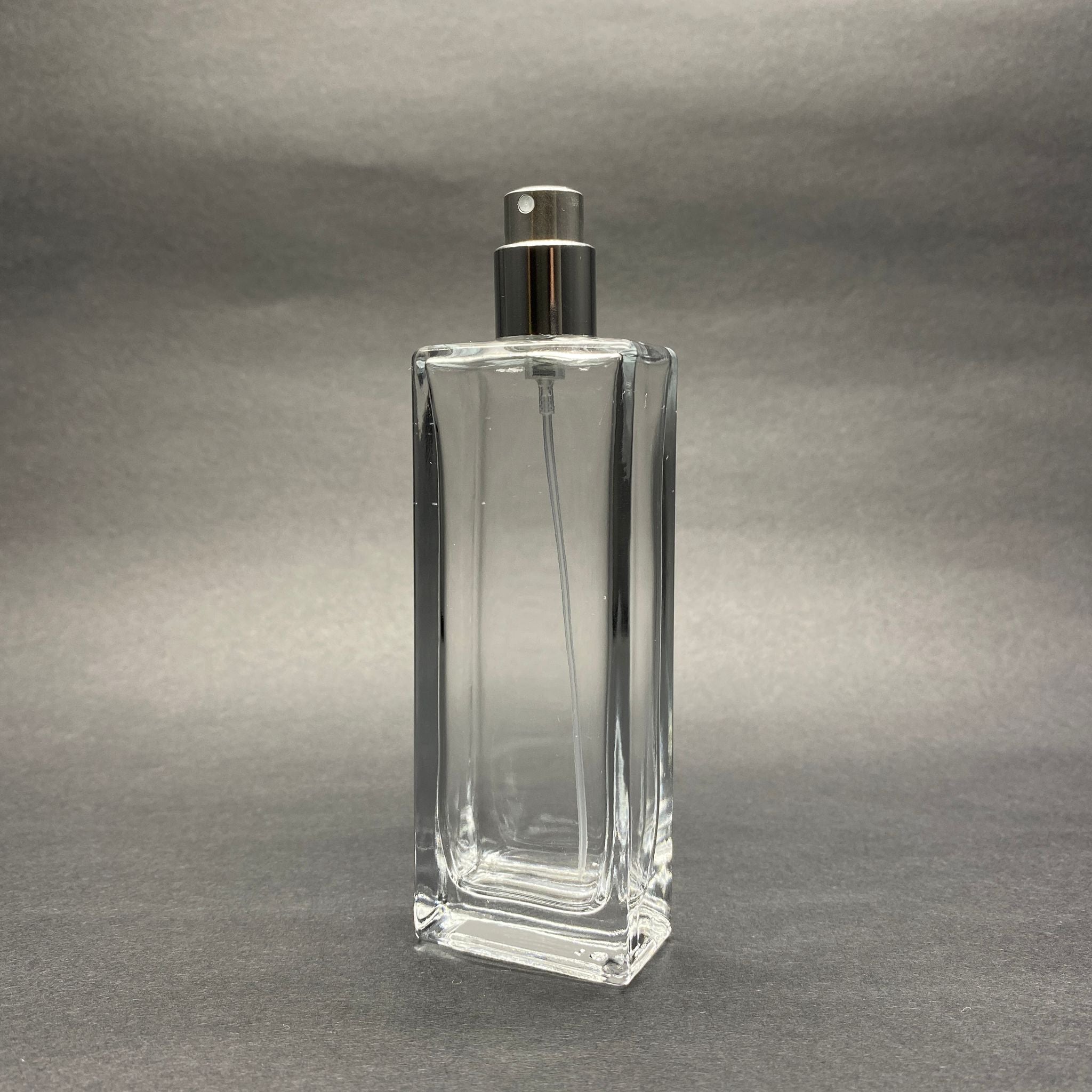 50 ML ПРАВОЪГЪЛЕН МОДЕЛ FORTUNE TALL БУТИЛКА ЗА ПАРФЮМ - СРЕБРИСТ МЕТАЛЕН СПРЕЙ (15 MM УСТИЕ, ЛЕСНО ЗАТВАРЯНЕ С Щракване)