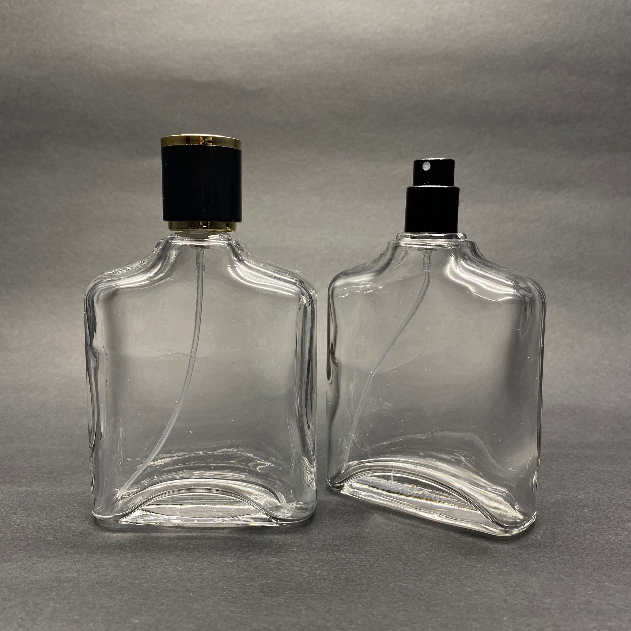 100 ML ПЛОСЪК МОДЕЛ ЗА ПАРФЮМ ZEUS - ЧЕРЕН МЕТАЛЕН СПРЕЙ + ЗЛАТНО ЧЕРНА КАПАЧКА (15 ММ УСТИЯ, ЛЕСНО ЗАТВАРЯНЕ) !!МОЖЕ ДА ИМА ДЕФЕКТНА БУТИЛКА, ЦЕНАТА СЕ ПОДДЪРЖА НИСКА!!
