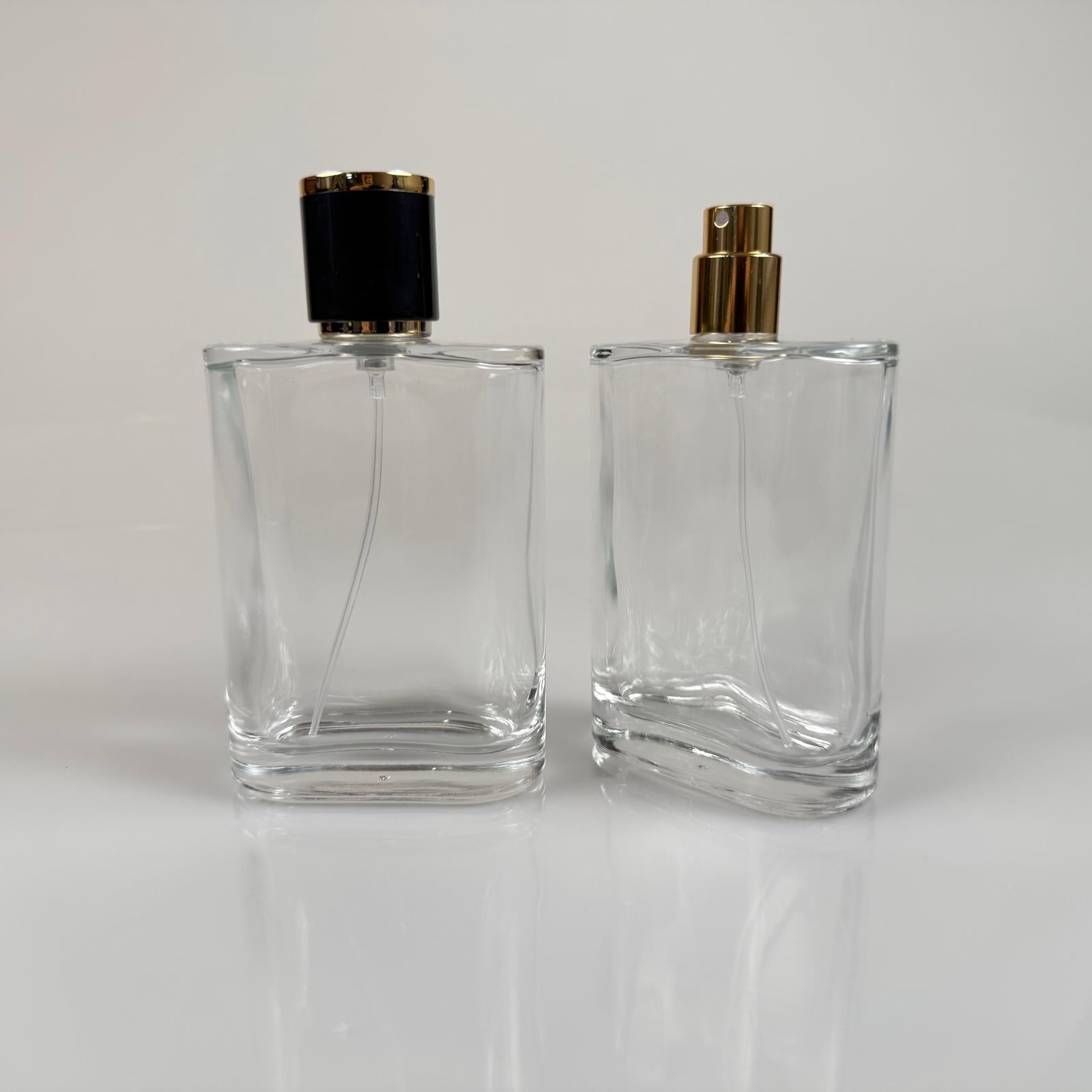 100 ML ПЛОСЪК МОДЕЛ CEO ПАРФЮМНА БУТИЛКА - ЗЛАТЕН МЕТАЛЕН СПРЕЙ + ЗЛАТНО ЧЕРНА КАПАЧКА (15 ММ УСТИЕ, ЛЕСНО ЗАТВАРЯНЕ С Щракване)