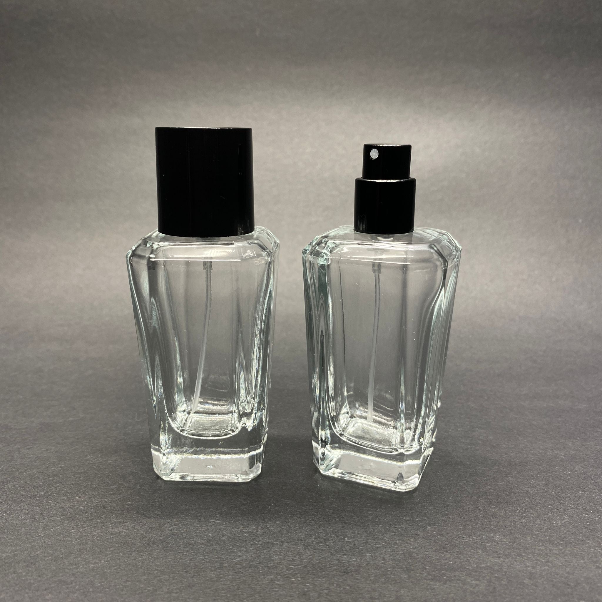 50 ML КВАДРАТЕН МОДЕЛ ЗА ПАРФЮМ MIRA - ЧЕРЕН МЕТАЛЕН СПРЕЙ + ЧЕРНА КАПАЧКА (15 MM УСТИЕ, ЛЕСНО ЗАТВАРЯНЕ С Щракване)