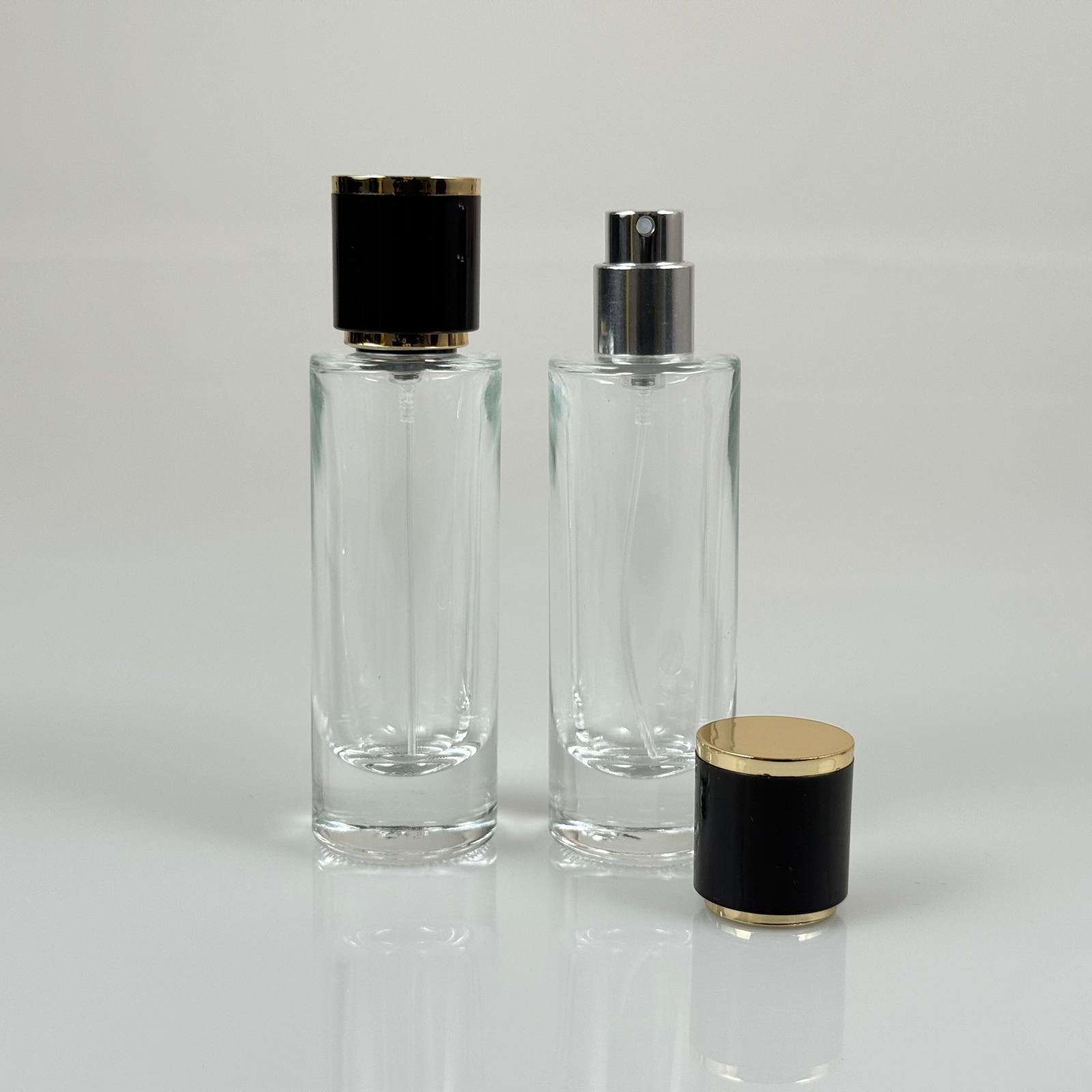 30 ML ЦИЛИНДРИЧЕН ДЪЛЪГ МОДЕЛ ФЛАКОН ЗА ПАРФЮМ - СРЕБРИСТ МЕТАЛЕН СПРЕЙ + ЗЛАТНО ЧЕРНА КАПАЧКА (15 ММ УСТИЕ, ЛЕСНО ЗАТВАРЯНЕ С Щракване)