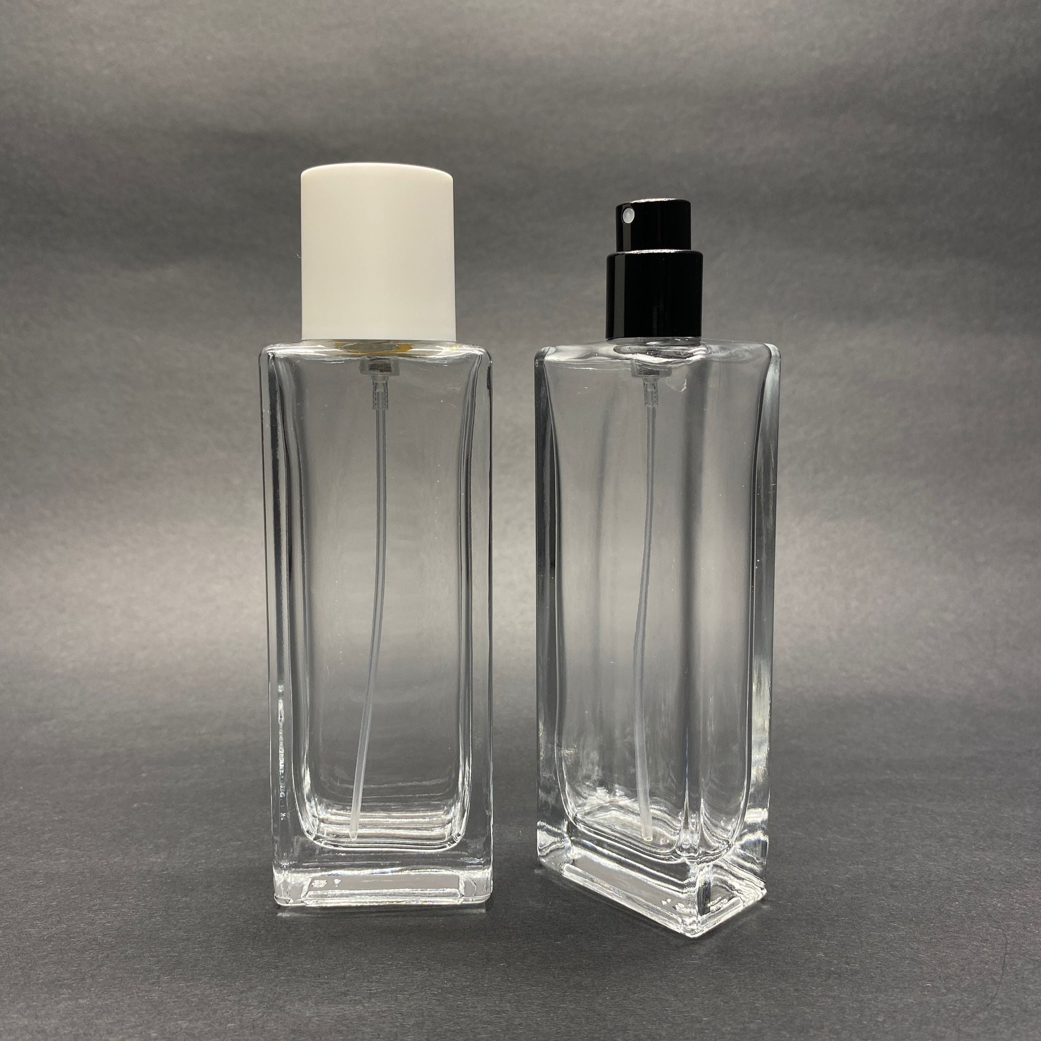 50 ML ПРАВОЪГЪЛЕН МОДЕЛ БУТИЛКА ЗА ПАРФЮМ FORTUNE TALL - ЧЕРЕН МЕТАЛЕН СПРЕЙ + БЯЛА КАПАЧКА (15 MM УСТИЕ, ЛЕСНО ЗАТВАРЯНЕ С Щракване)