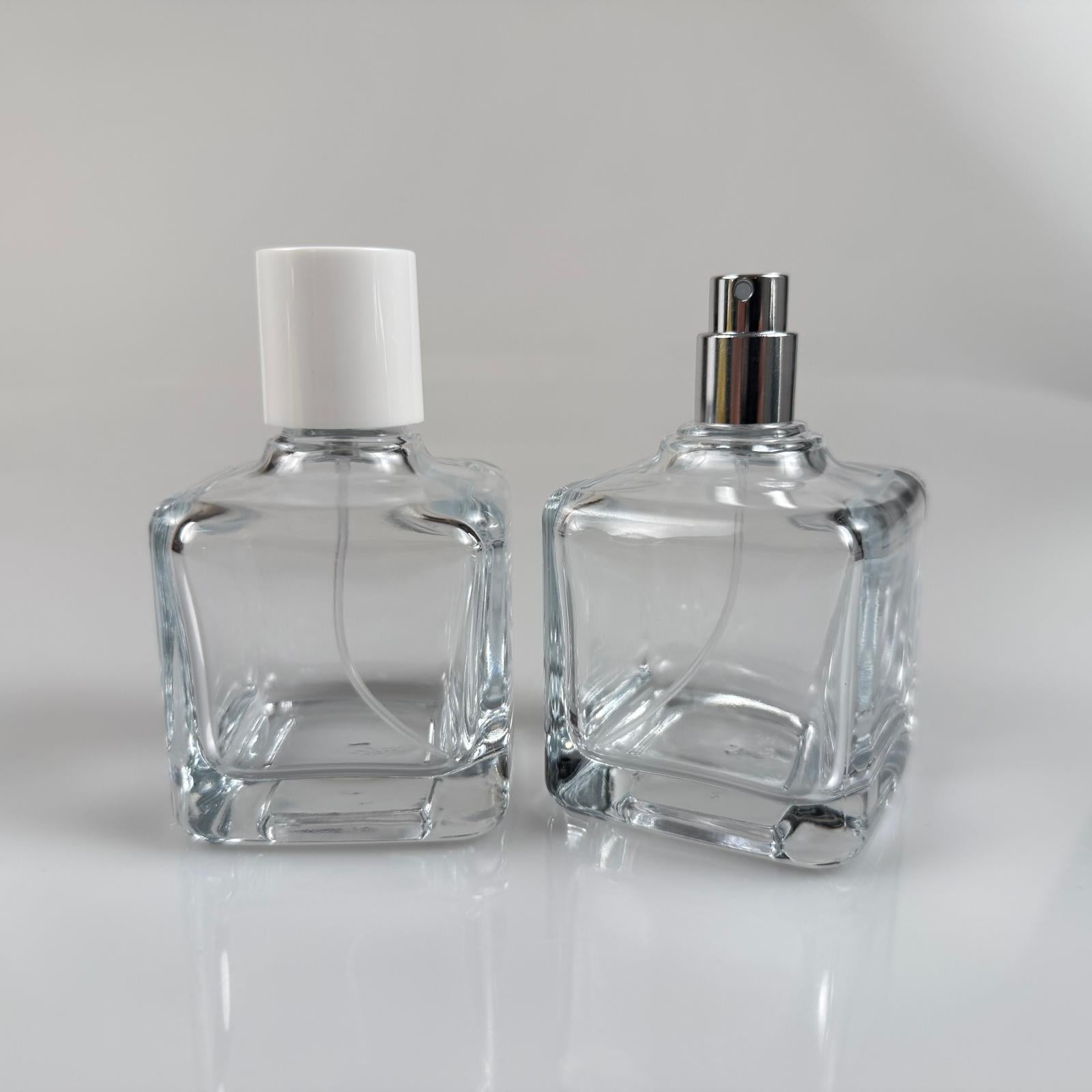 100 ML КВАДРАТЕН МОДЕЛ LURA БУТИЛКА ЗА ПАРФЮМ - СРЕБРИСТ МЕТАЛЕН СПРЕЙ + БЯЛА КАПАЧКА (15 MM УСТИЕ, ЛЕСНО ЗАТВАРЯНЕ С Щракване)