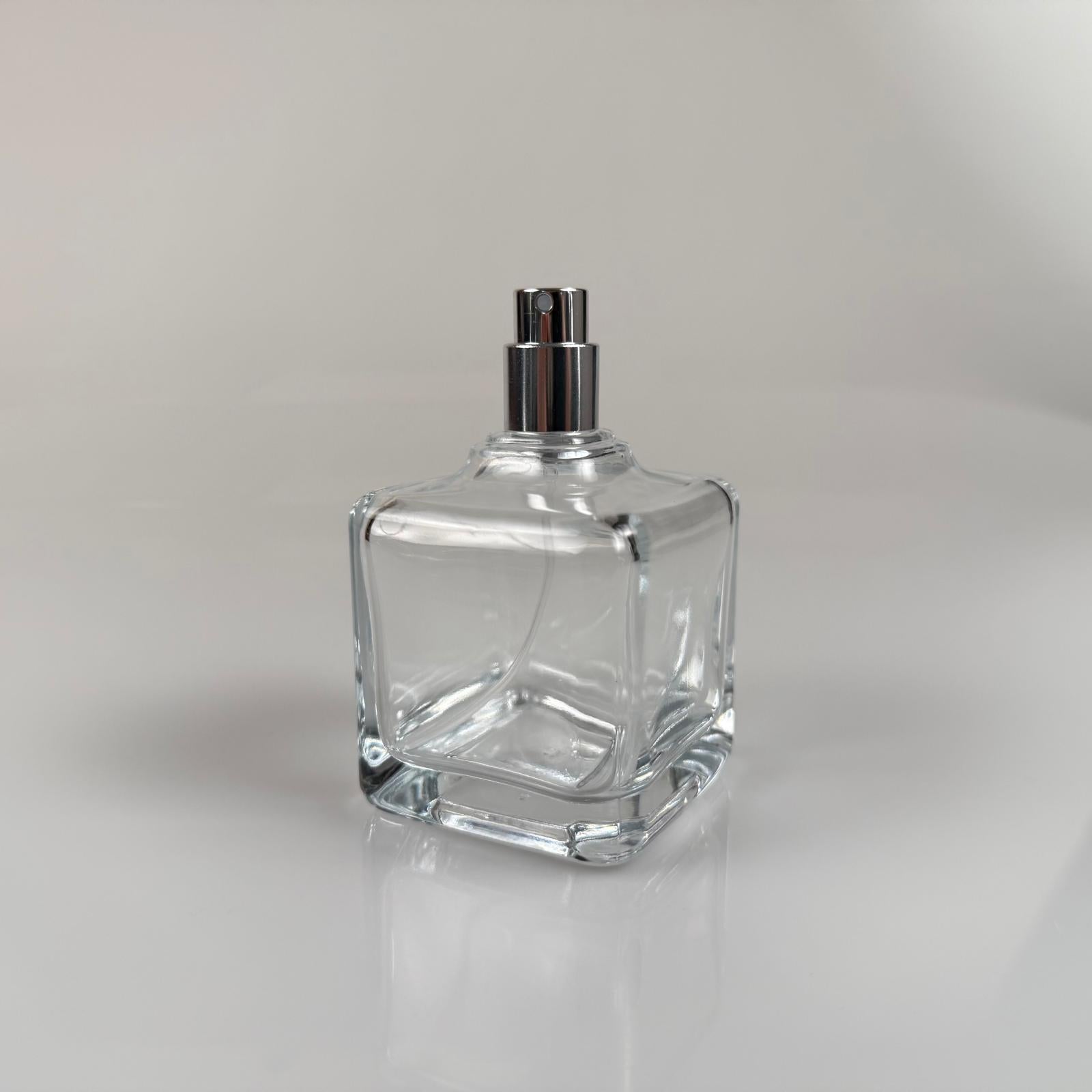 100 ML КВАДРАТЕН МОДЕЛ LURA БУТИЛКА ЗА ПАРФЮМ - СРЕБРИСТ МЕТАЛЕН СПРЕЙ (15 MM УСТИЕ, ЛЕСНО ЗАТВАРЯНЕ С Щракване)