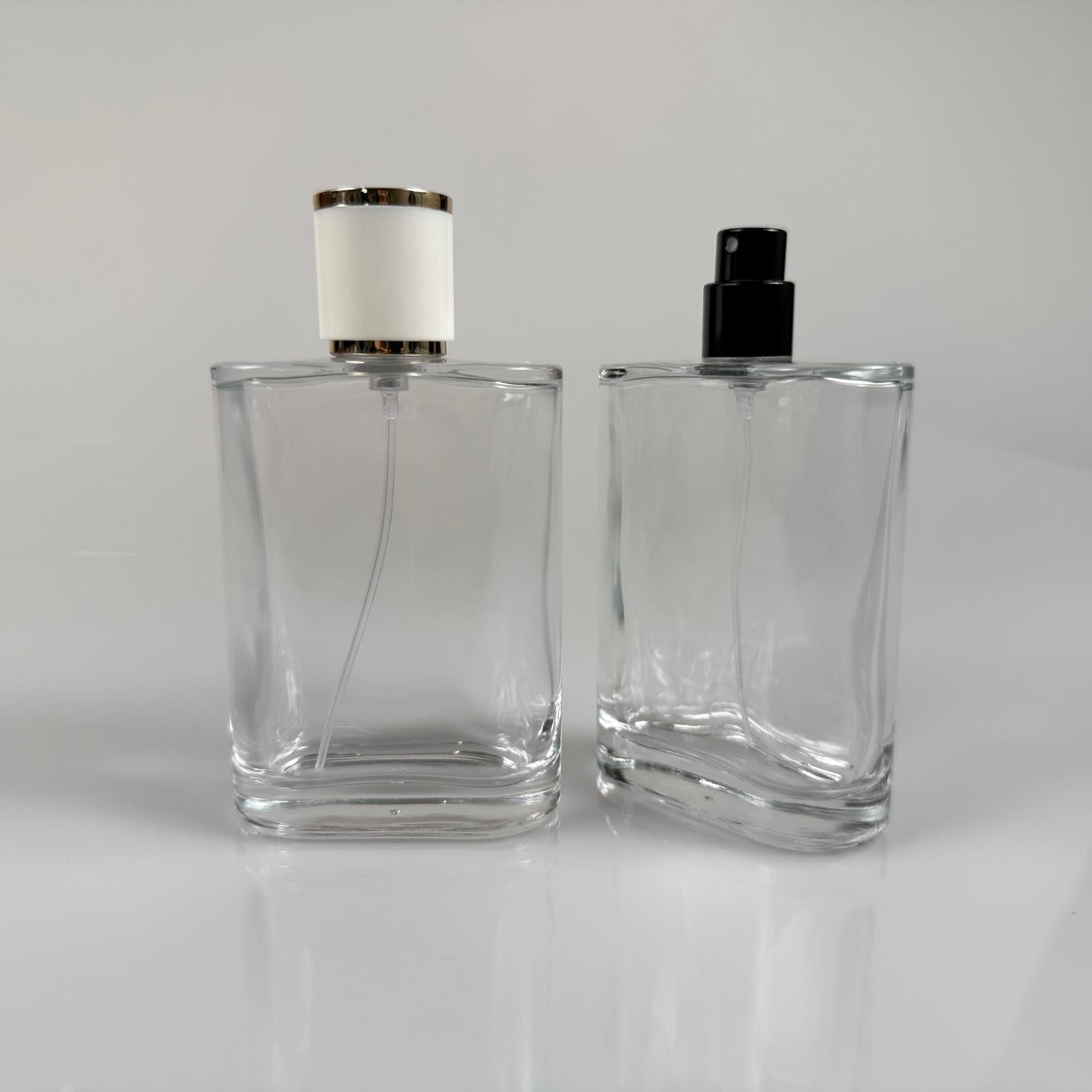 100 ML ПЛОСЪК МОДЕЛ CEO ПАРФЮМНА БУТИЛКА - ЧЕРЕН МЕТАЛЕН СПРЕЙ + ЗЛАТНО БЯЛА КАПАЧКА (15 ММ УСТИЕ, ЛЕСНО ЗАТВАРЯНЕ С Щракване)