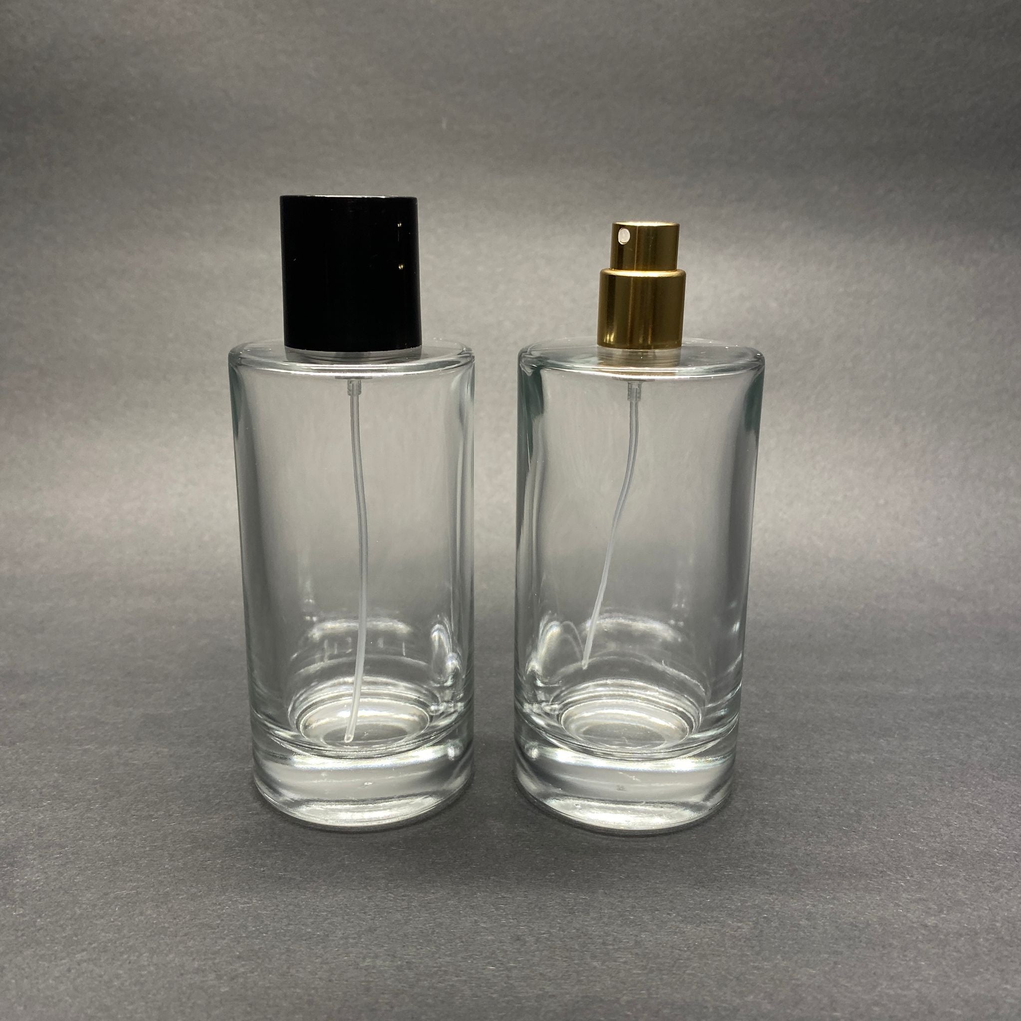 100 ML ЦИЛИНДРИЧЕН МОДЕЛ БУТИЛКА ЗА ПАРФЮМ SAVAGE - ЗЛАТЕН МЕТАЛЕН СПРЕЙ + ЧЕРНА КАПАЧКА (15 ММ УСТИЕ, ЛЕСНО ЗАТВАРЯНЕ С Щракване)