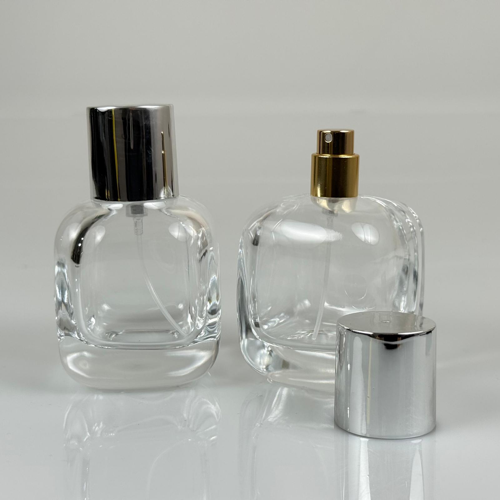 100 ML ЦИЛИНДРИЧЕН МОДЕЛ БУТИЛКА ЗА ПАРФЮМ CORE + ЗЛАТЕН МЕТАЛЕН СПРЕЙ + СРЕБРИСТА ШИРОКА КАПАЧКА (15 MM УСТИЕ, ЛЕСНО ЗАТВАРЯНЕ С Щракване)