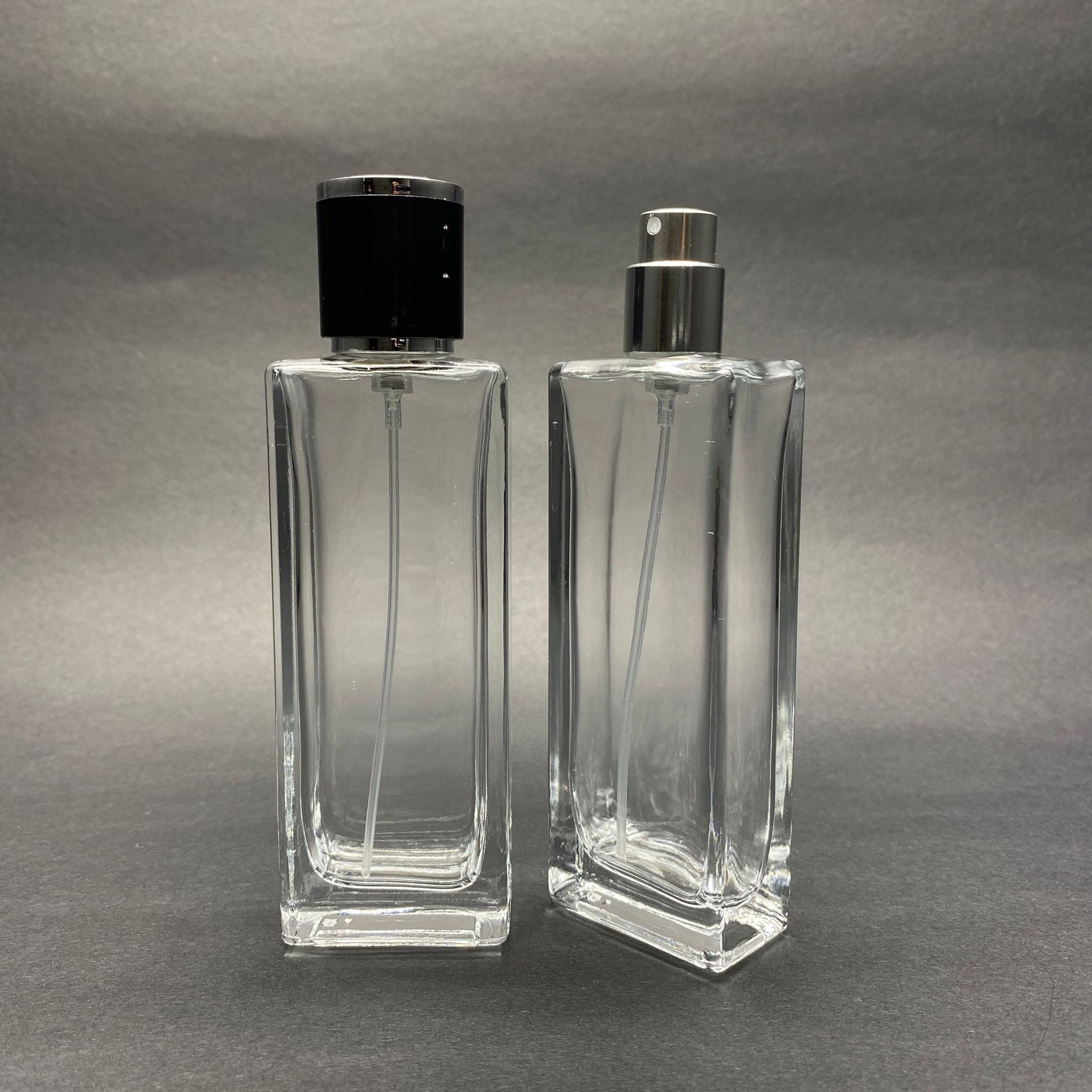 50 ML ПРАВОЪГЪЛЕН МОДЕЛ FORTUNE TALL БУТИЛКА ЗА ПАРФЮМ - СРЕБРИСТ МЕТАЛЕН СПРЕЙ + СРЕБРИСТНО ЧЕРНА КАПАЧКА (15 MM УСТИЕ, ЛЕСНО ЗАТВАРЯНЕ С Щракване)