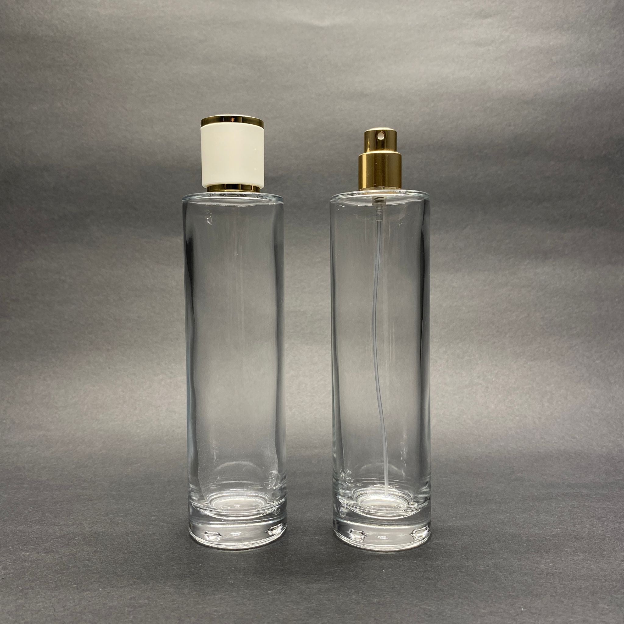 100 ML ЦИЛИНДРИЧЕН МОДЕЛ ДЪЛЪГ ФЛАКЕН ЗА ПАРФЮМ - ЗЛАТЕН МЕТАЛЕН СПРЕЙ + ЗЛАТНО БЯЛА КАПАЧКА (15 ММ УСТИЕ, ЛЕСНО ЗАТВАРЯНЕ С Щракване)