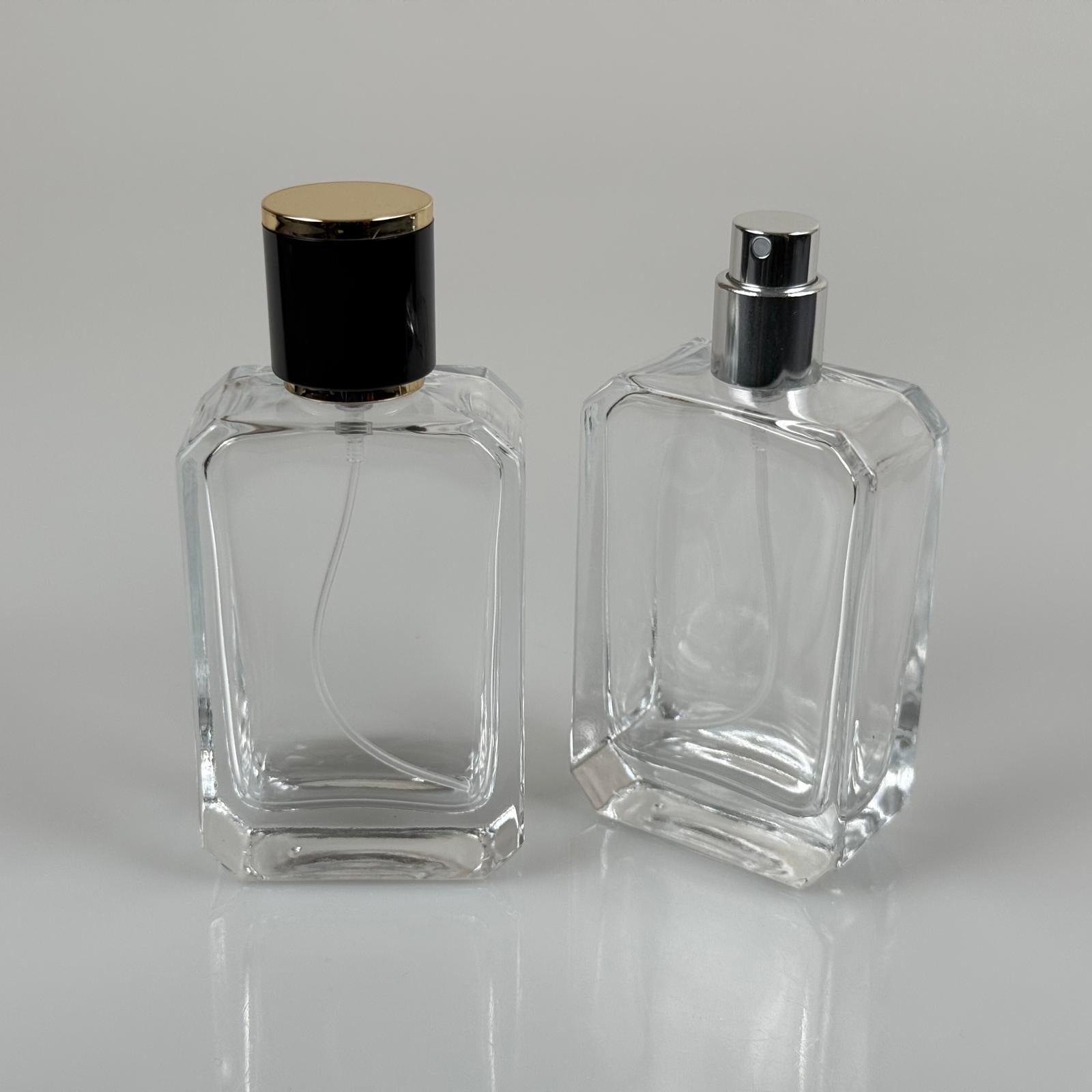 50 ML АНГЕЛСКА БУТИЛКА ЗА ПАРФЮМ, КВАДРАТЕН МОДЕЛ - СРЕБРИСТ МЕТАЛЕН СПРЕЙ + ЗЛАТНО ЧЕРНА КАПАЧКА (15 ММ УСТИЕ, ЛЕСНО ЗАТВАРЯНЕ С Щракване)