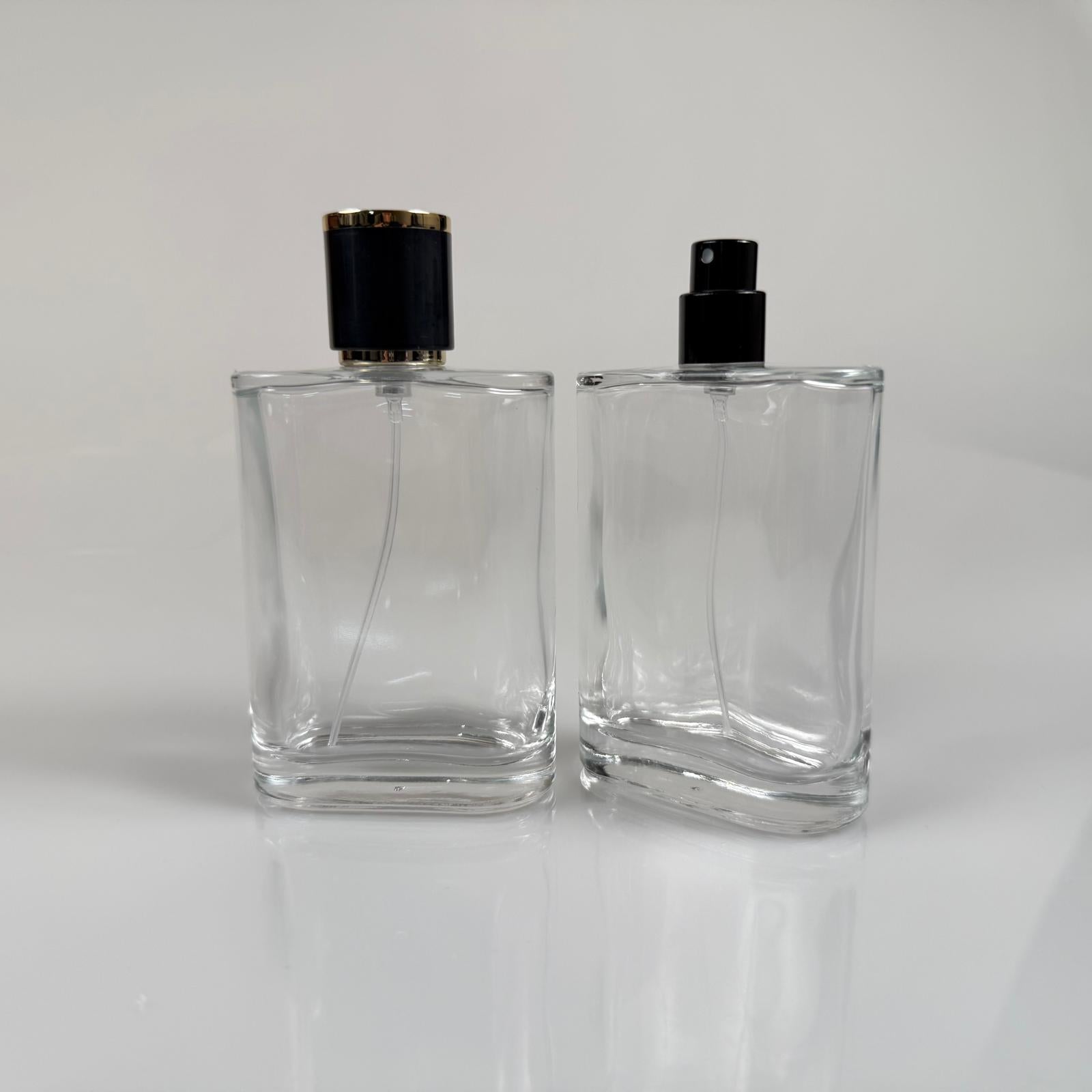 100 ML ПЛОСЪК МОДЕЛ CEO ПАРФЮМНА БУТИЛКА - ЧЕРЕН МЕТАЛЕН СПРЕЙ + ЗЛАТНО ЧЕРНА КАПАЧКА (15 ММ УСТИЕ, ЛЕСНО ЗАТВАРЯНЕ С Щракване)
