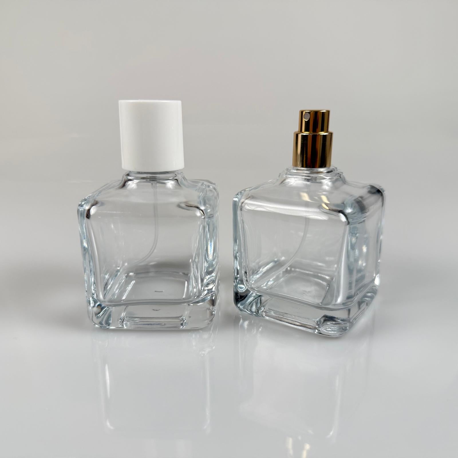 100 ML КВАДРАТЕН МОДЕЛ LURA БУТИЛКА ЗА ПАРФЮМ - ЗЛАТЕН МЕТАЛЕН СПРЕЙ + БЯЛА КАПАЧКА (15 MM УСТИЕ, ЛЕСНО ЗАТВАРЯНЕ С Щракване)