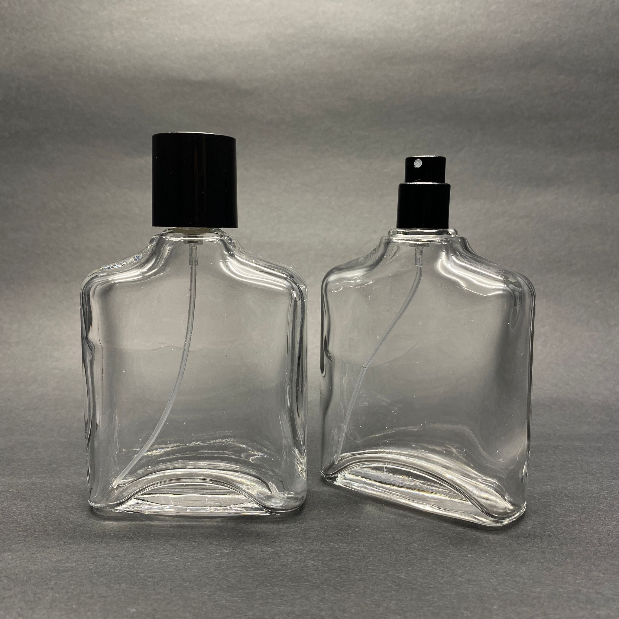100 ML ПЛОСК МОДЕЛ ЗА ПАРФЮМ ZEUS - ЧЕРЕН МЕТАЛЕН СПРЕЙ + ЧЕРНА КАПАЧКА (15 ММ УСТИЯ, ЛЕСНО ЗАТВАРЯНЕ) !!МОЖЕ ДА СЪДЪРЖА ДЕФЕКТНА БУТИЛКА, ЦЕНАТА СЕ ПОДДЪРЖА НИСКА!!