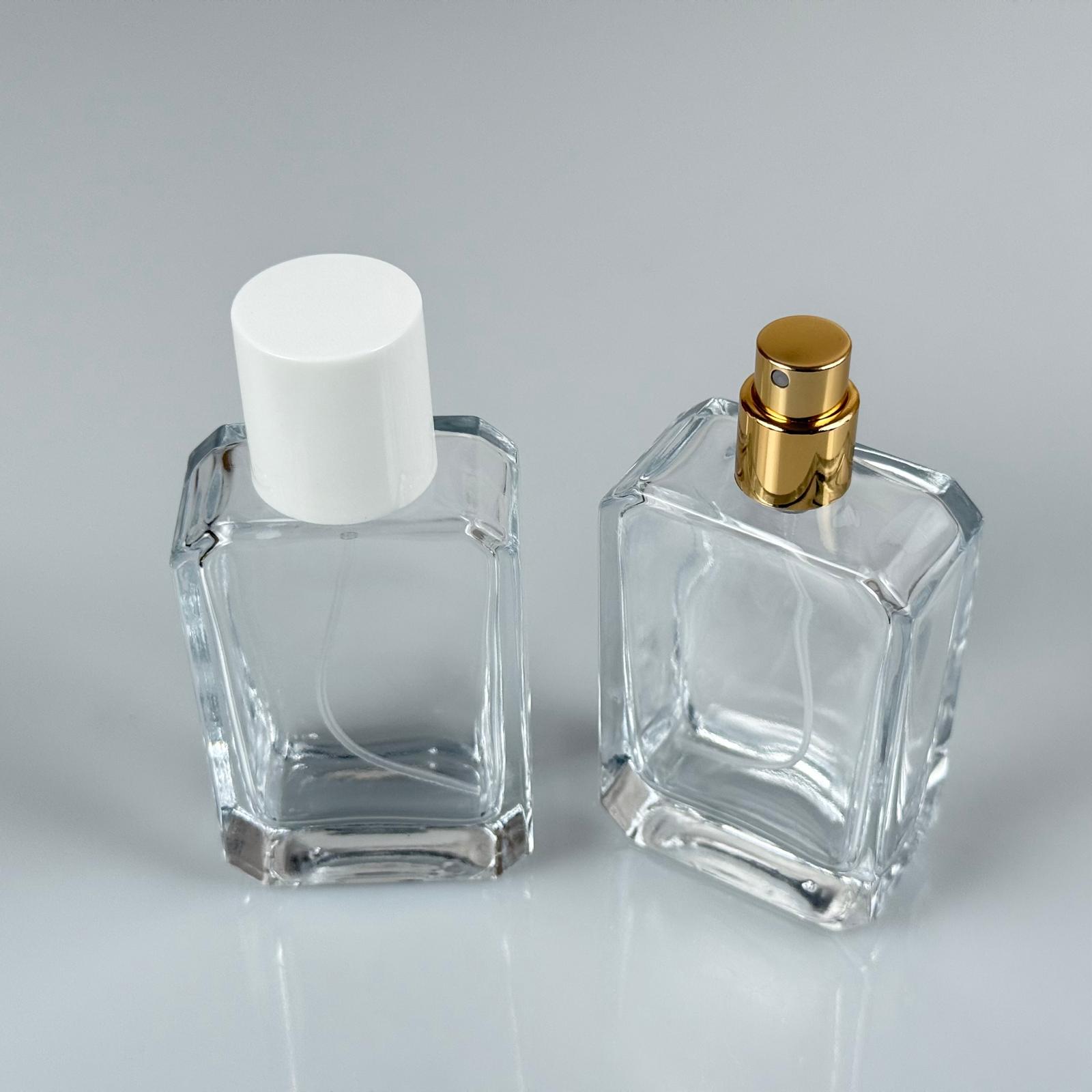 50 ML ФЛАКОН ЗА ПАРФЮМ ANGEL, КВАДРАТЕН МОДЕЛ - ЗЛАТЕН МЕТАЛЕН СПРЕЙ + БЯЛА КАПАЧКА (15 ММ УСТИЕ, ЛЕСНО ЗАТВАРЯНЕ С Щракване)