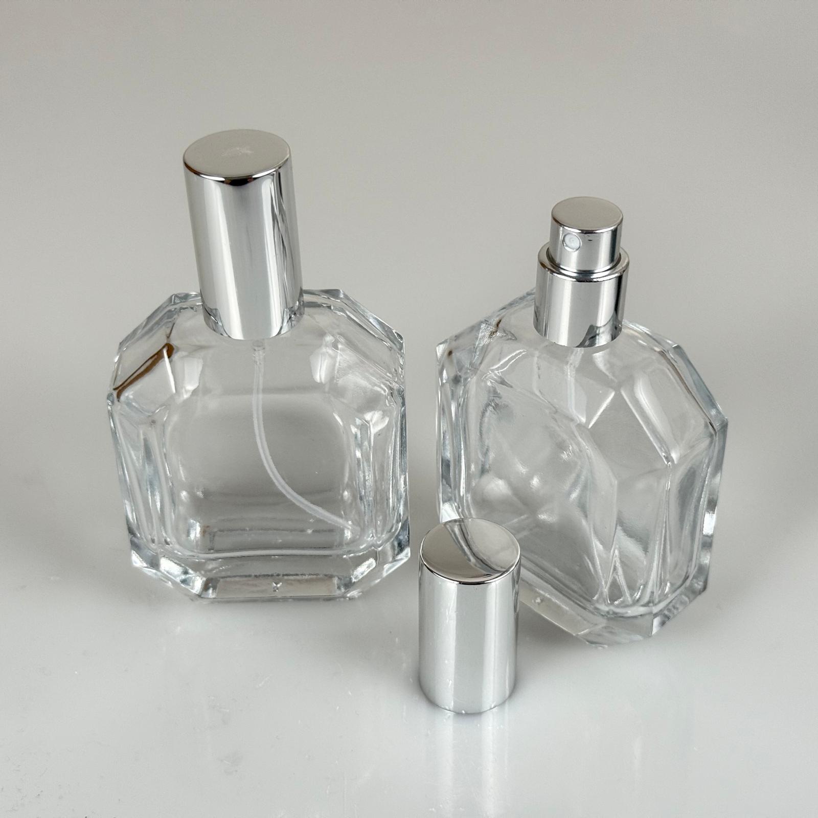 50 ML КАЗАБЛАНКА МОДЕЛ ЪГЛОВ ФЛАКОН ЗА ПАРФЮМ - СРЕБРИСТ МЕТАЛ С МЕТАЛЕН КОМПЛЕКТ ЗА ПРЕЙСКИ (13 ММ ДЮЗА НА ВИНТОВЕ) ЗА ПЪЛНЕНЕ.