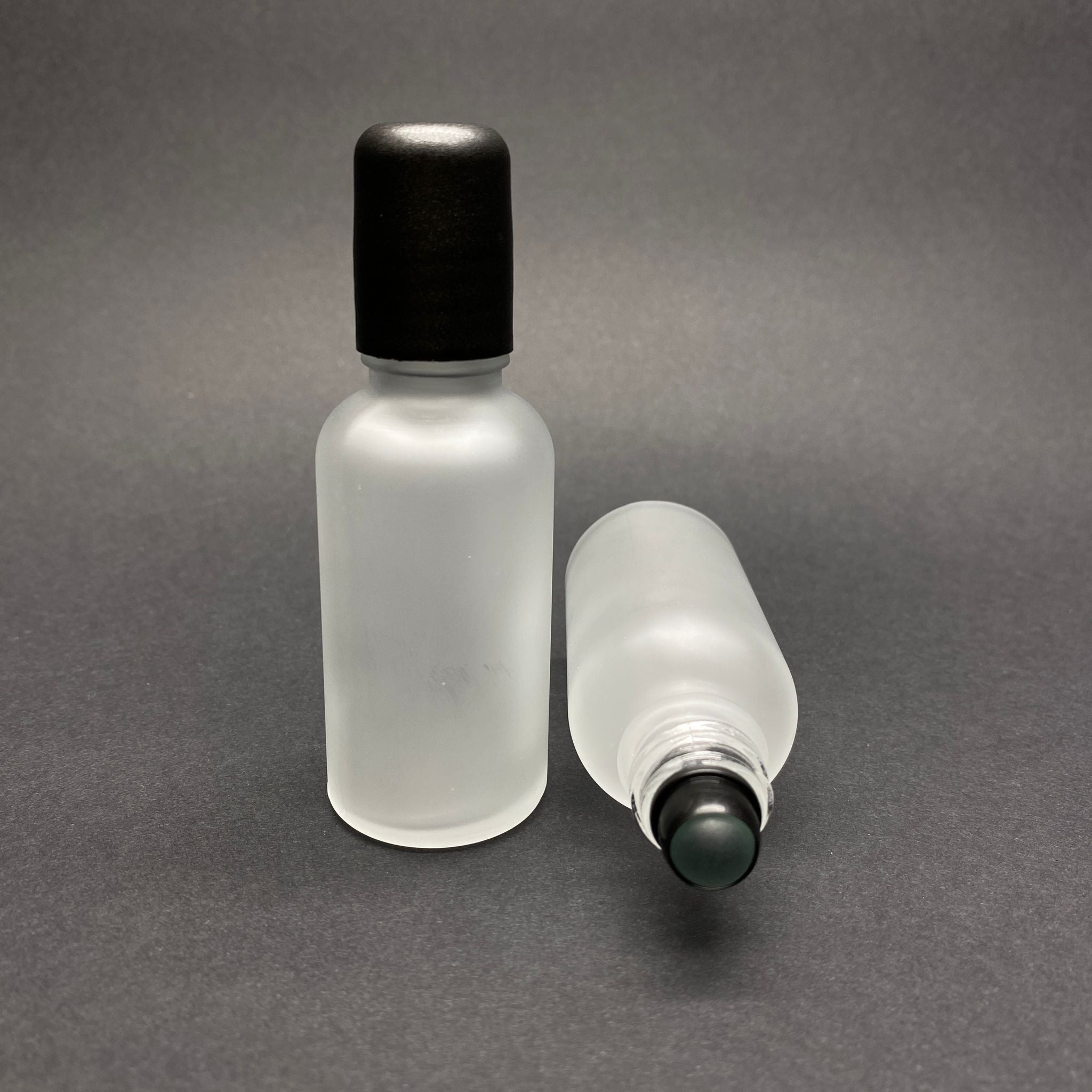 30 CC матирано стъклено ролково шише - черна капачка - 30 ml стъклена бутилка с топка - стъклена ролкова бутилка - стъклена бутилка Essence