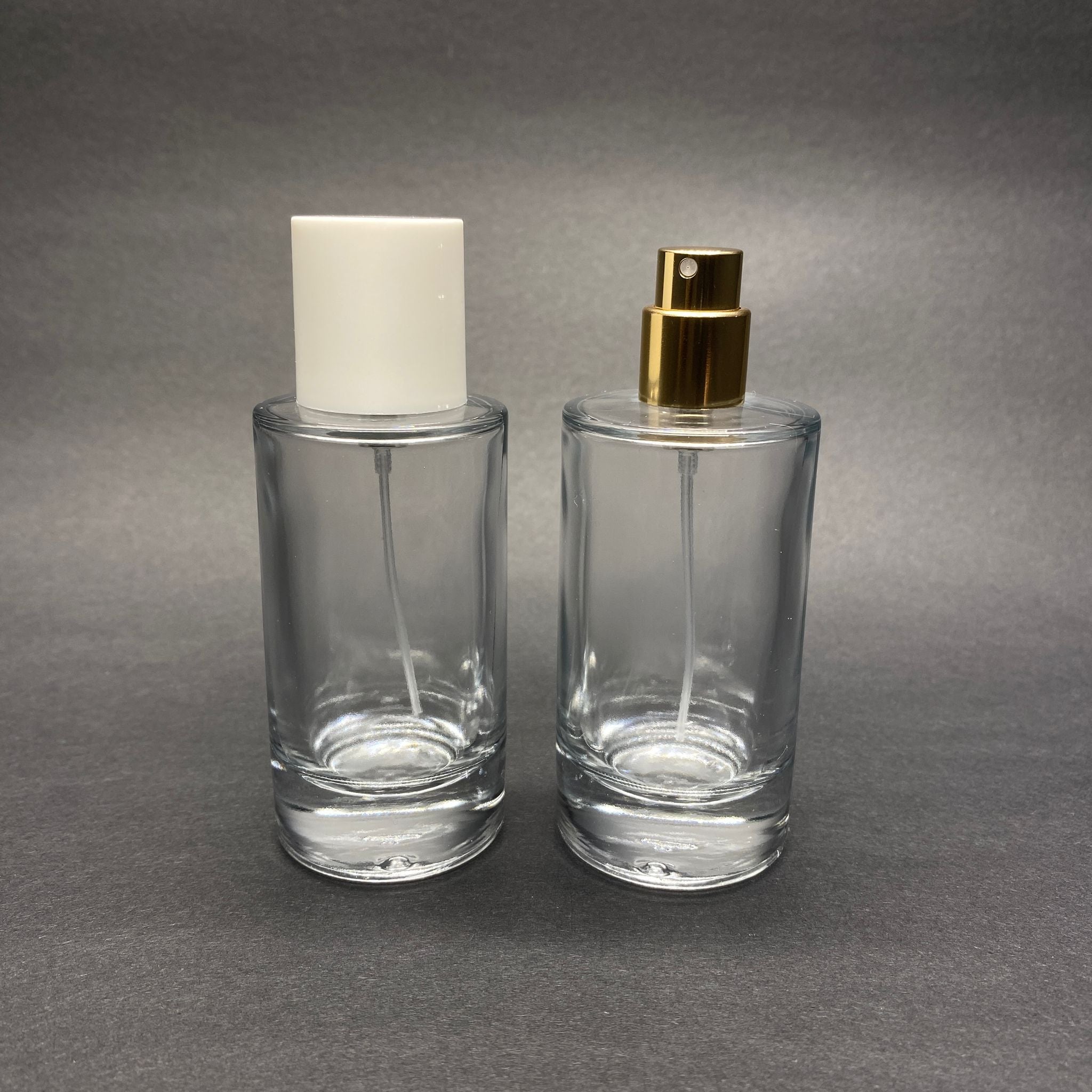 50 ML ЦИЛИНДРИЧЕН МОДЕЛ ЗА ПАРФЮМ MARS - ЗЛАТЕН МЕТАЛЕН СПРЕЙ + БЯЛА КАПАЧКА (15 MM УСТИЕ, ЛЕСНО ЗАТВАРЯНЕ С Щракване)