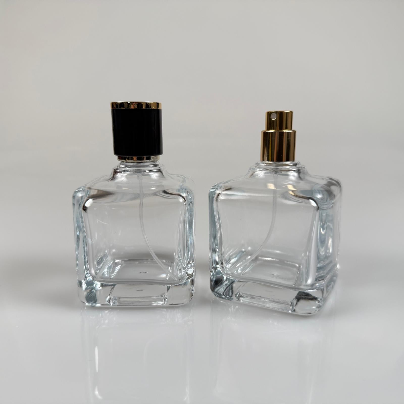 100 ML КВАДРАТЕН МОДЕЛ LURA БУТИЛКА ЗА ПАРФЮМ - ЗЛАТЕН МЕТАЛЕН СПРЕЙ + ЗЛАТНО ЧЕРНА КАПАЧКА (15 ММ УСТИЯ, ЛЕСНО ЗАТВАРЯНЕ С Щракване)