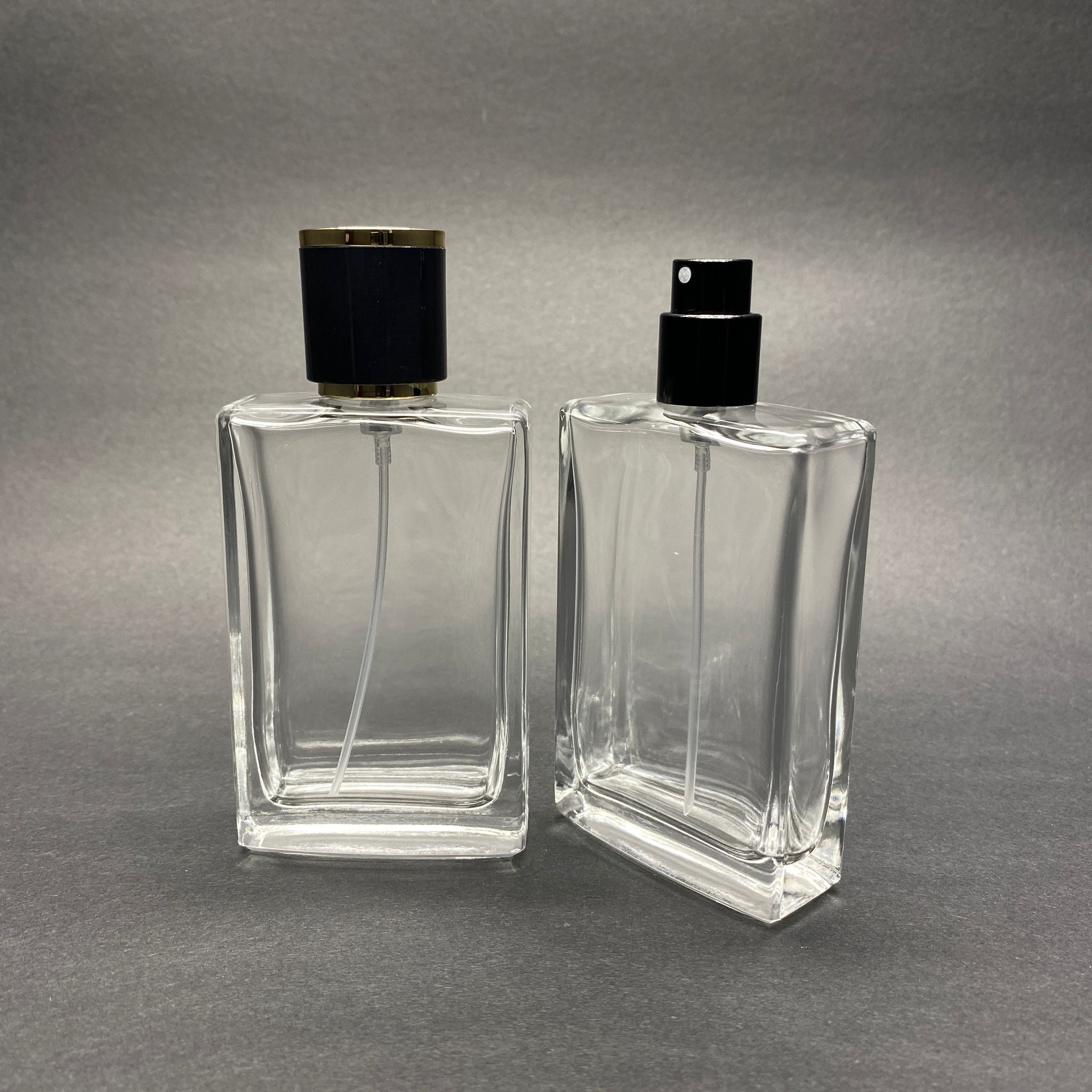 50 ML ПРАВОЪГЪЛНА БУТИЛКА ЗА ПАРФЮМ SOSSA - ЧЕРЕН МЕТАЛЕН СПРЕЙ + ЗЛАТНО ЧЕРНА КАПАЧКА (15 MM УСТИЕ, ЛЕСНО ЗАТВАРЯНЕ С Щракване)