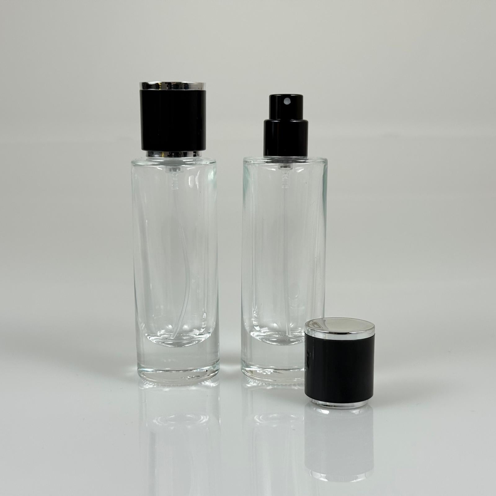 30 ML ЦИЛИНДРИЧЕН ДЪЛЪГ МОДЕЛ ФЛАКОН ЗА ПАРФЮМ - ЧЕРЕН МЕТАЛЕН СПРЕЙ + СРЕБРИСТНО ЧЕРНА КАПАЧКА (15 ММ УСТИЕ, ЛЕСНО ЗАТВАРЯНЕ С Щракване)