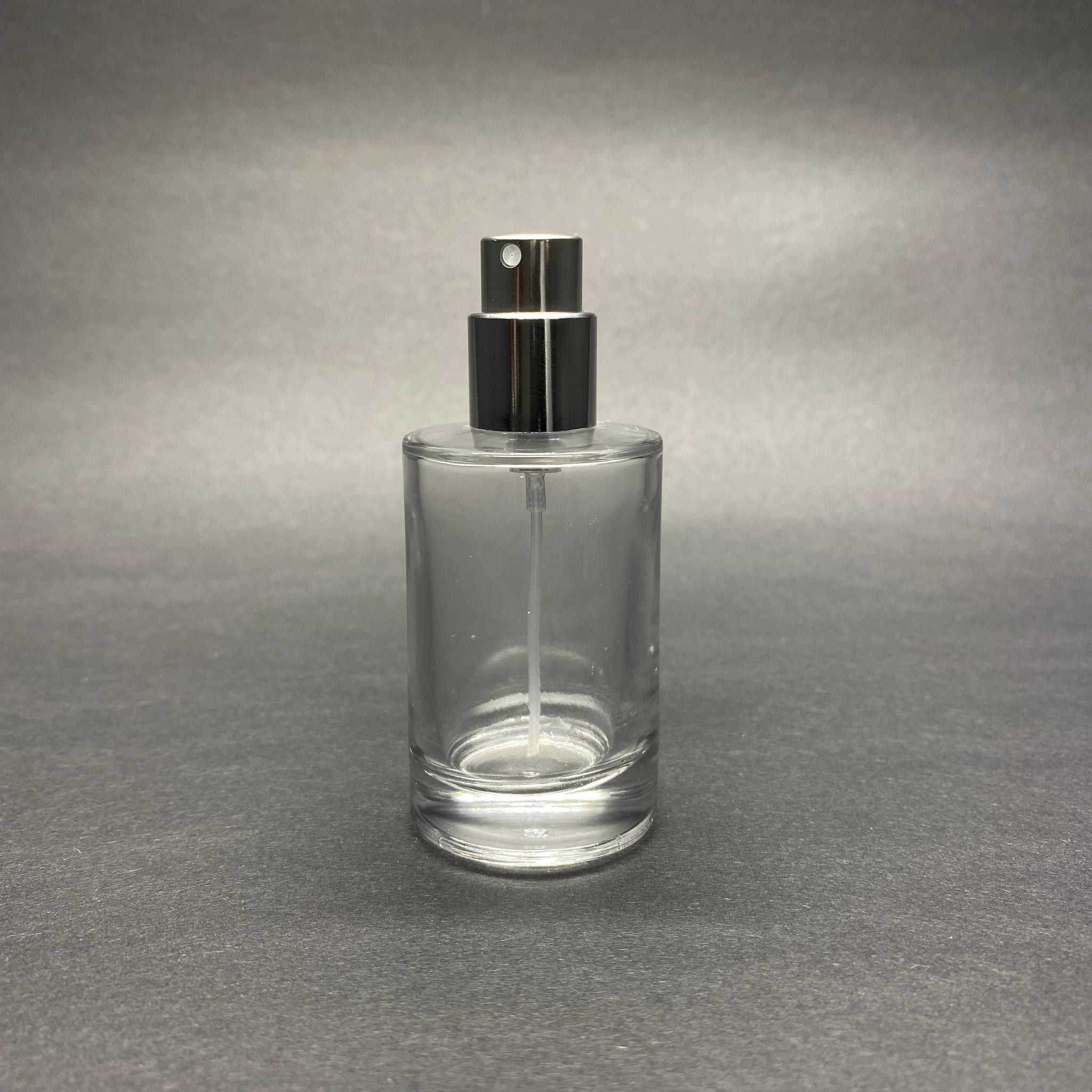 30 ML ЦИЛИНДРИЧЕН МОДЕЛ НА ФЛАКОН ЗА ПАРФЮМ SAVAGE - СРЕБЪРЕН МЕТАЛЕН СПРЕЙ (15 ММ УСТИЕ, ЛЕСНО ЗАТВАРЯНЕ С Щракване)
