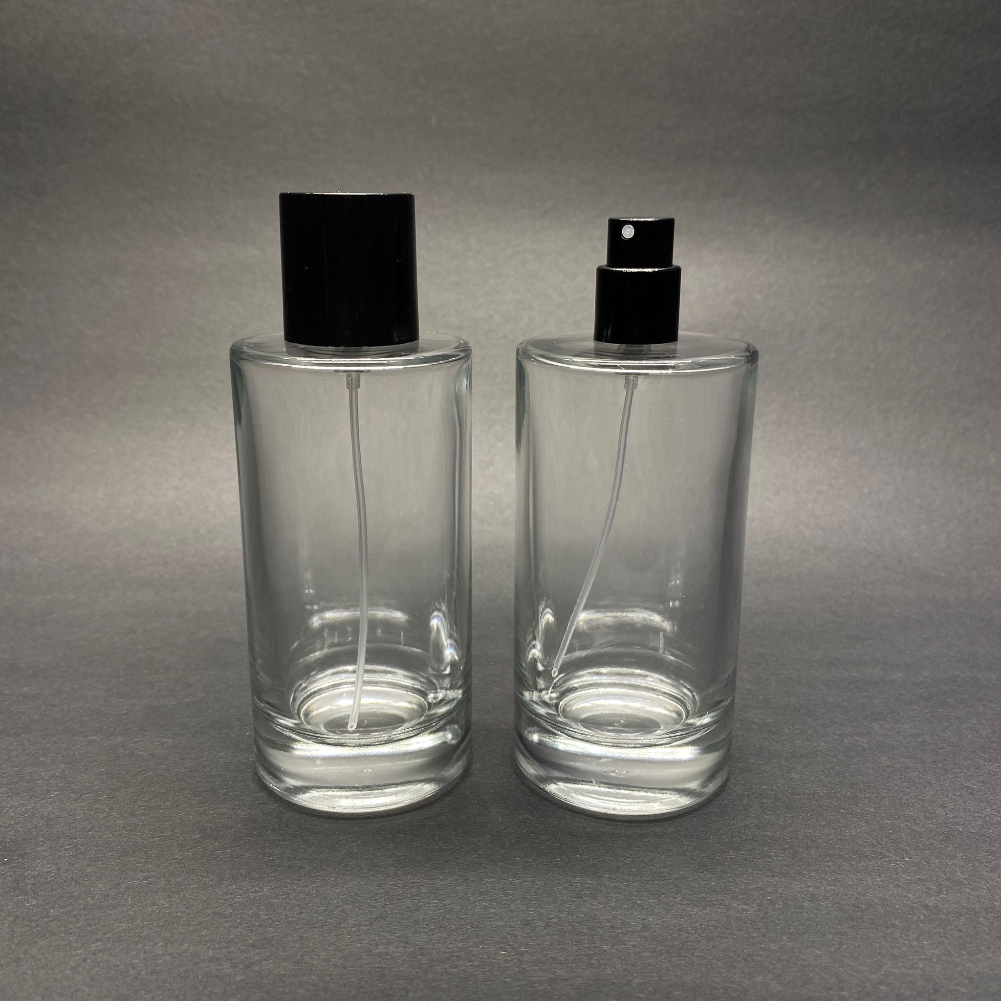 100 ML ЦИЛИНДРИЧЕН МОДЕЛ БУТИЛКА ЗА ПАРФЮМ SAVAGE - ЧЕРЕН МЕТАЛЕН СПРЕЙ + ЧЕРНА КАПАЧКА (15 ММ УСТИЕ, ЛЕСНО ЗАТВАРЯНЕ С Щракване)