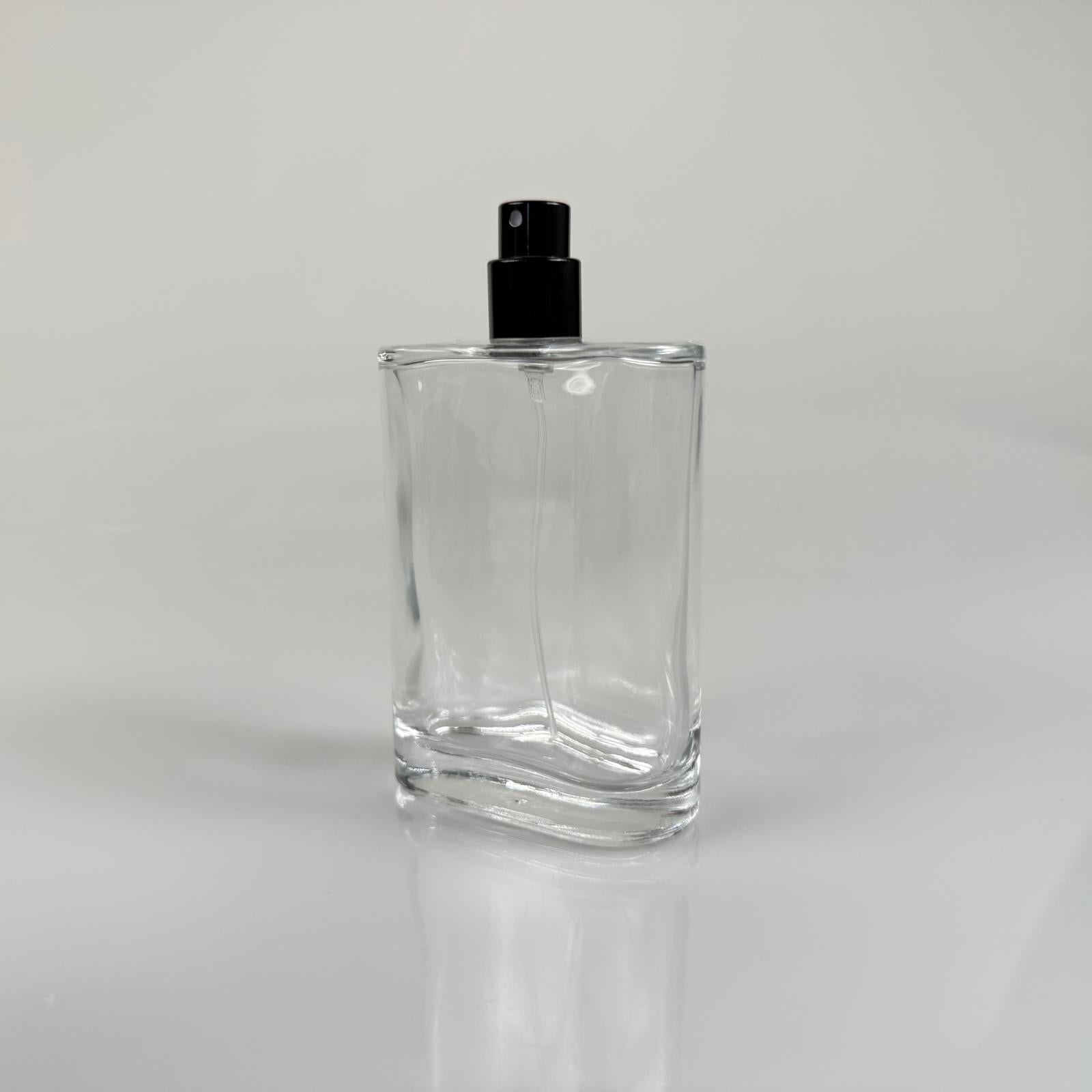 100 ML ПЛОСЪК МОДЕЛ CEO ПАРФЮМНА БУТИЛКА - ЧЕРЕН МЕТАЛЕН СПРЕЙ (15 MM УСТИЯ, ЛЕСНО ЗАТВАРЯНЕ С Щракване)