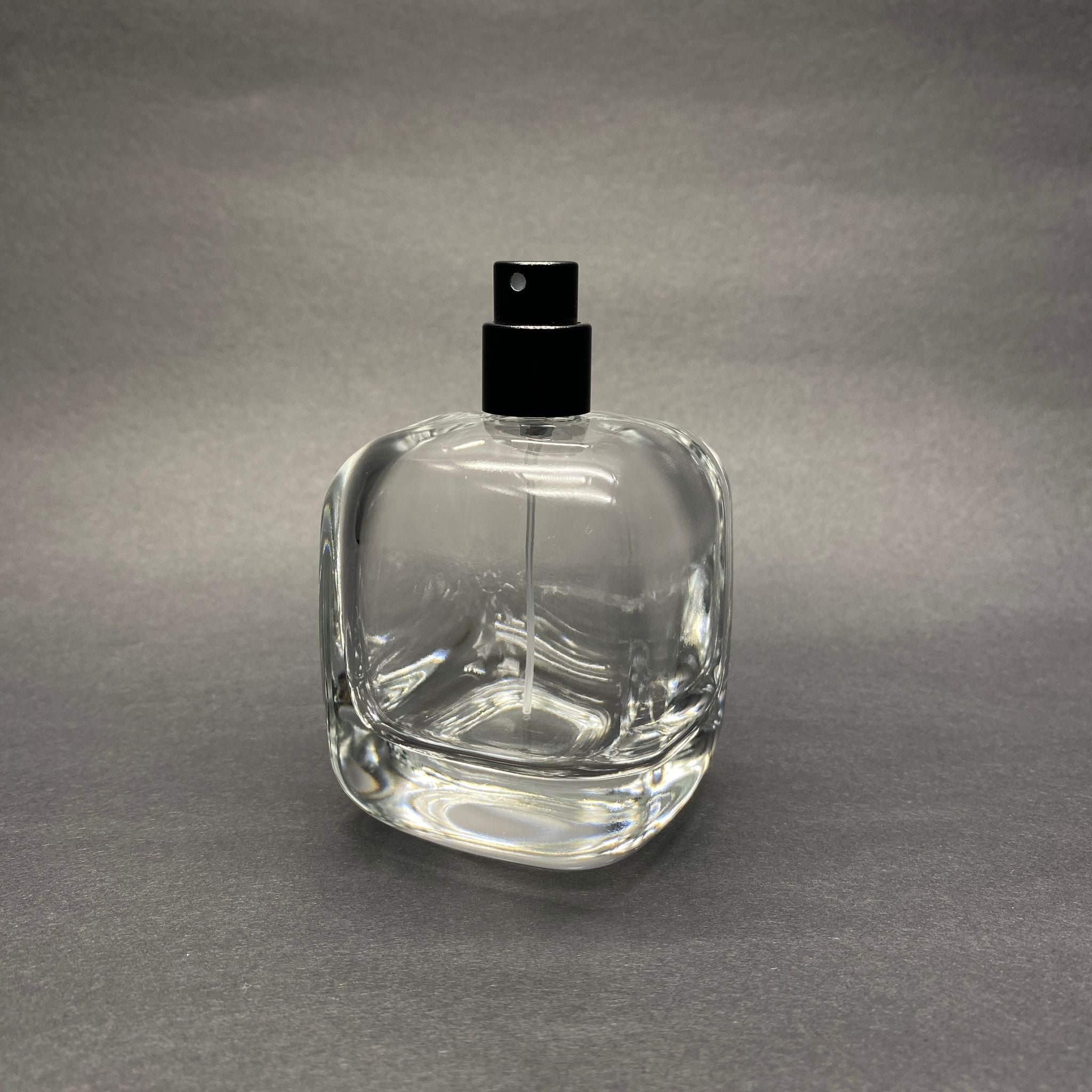 100 ML ОВАЛЕН КВАДРАТЕН МОДЕЛ СЪРЦЕВО ФЛАКОНО ЗА ПАРФЮМ - ЧЕРЕН МЕТАЛЕН СПРЕЙ (15 MM УСТИЯ, ЛЕСНО ЗАТВАРЯНЕ С Щракване)