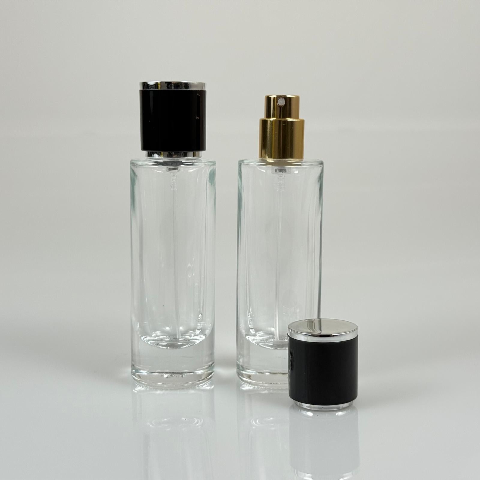 30 ML ЦИЛИНДРИЧЕН ДЪЛЪГ МОДЕЛ ФЛАКОН ЗА ПАРФЮМ - ЗЛАТЕН МЕТАЛЕН СПРЕЙ + СРЕБРИСТНО ЧЕРНА КАПАЧКА (15 ММ УСТИЯ, ЛЕСНО ЗАТВАРЯНЕ С Щракване)