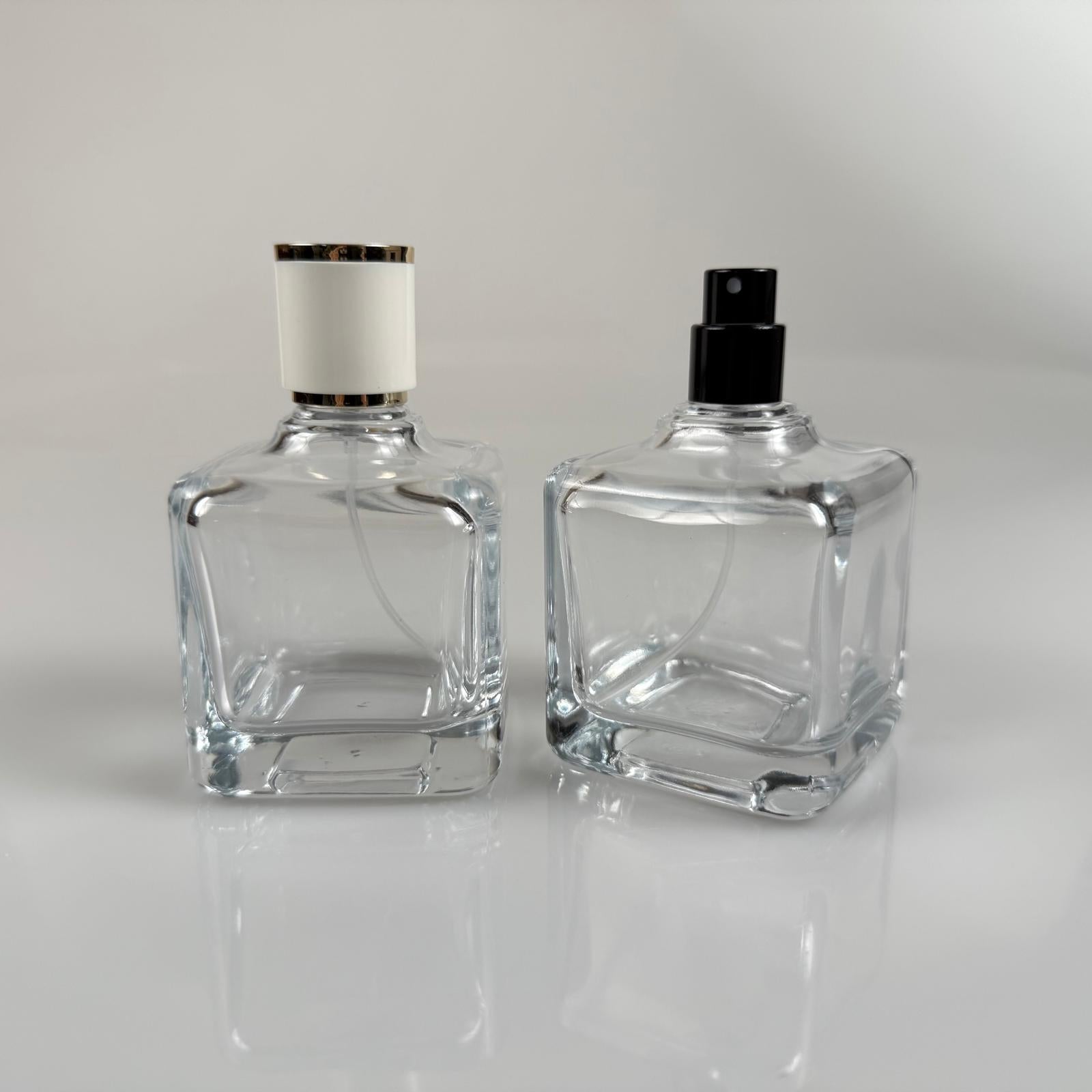 100 ML КВАДРАТЕН МОДЕЛ LURA БУТИЛКА ЗА ПАРФЮМ - ЧЕРЕН МЕТАЛЕН СПРЕЙ + ЗЛАТНО БЯЛА КАПАЧКА (15 MM УСТИЕ, ЛЕСНО ЗАТВАРЯНЕ С Щракване)