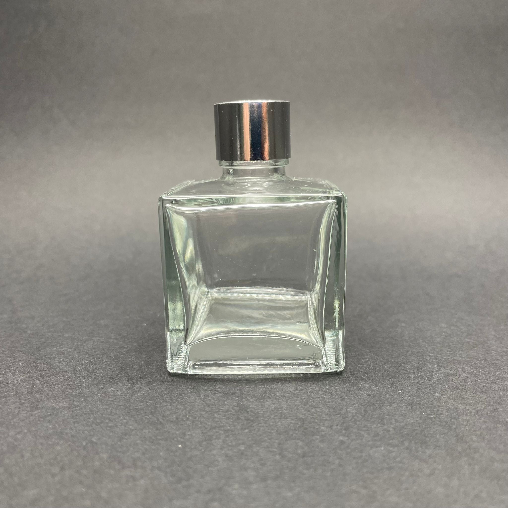 50 CC КВАДРАТНА БАМБУКОВА СТЪКЛЕНА БУТИЛКА BAMBOO FRESH - 50 ML ЪГЛОВА БУТИЛКА BAMBOO FRESH FRESH - ДИФУЗОРНА БУТИЛКА - СТЪКЛЕНА БУТИЛКА + СРЕБРИСТА МЕТАЛНА КАПАЧКА + ПЛАСТМАСОВ СТОП