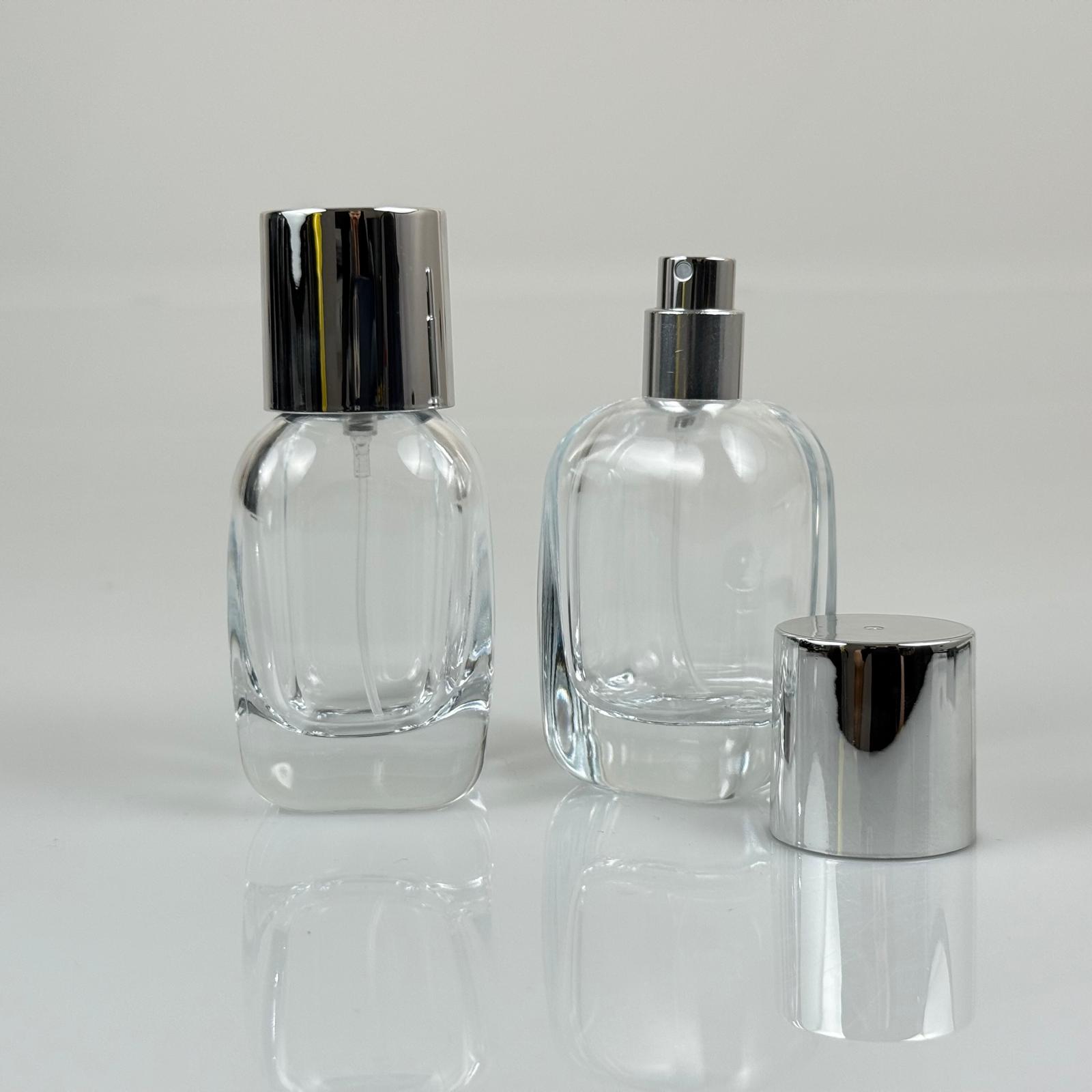 50 ML ЦИЛИНДРИЧЕН МОДЕЛ БУТИЛКА ЗА ПАРФЮМ CORE - СРЕБЪРЕН МЕТАЛЕН СПРЕЙ + СРЕБЪРНА ШИРОКА КАПАЧКА (15 MM УСТИЕ, ЛЕСНО ЗАТВАРЯНЕ С Щракване)